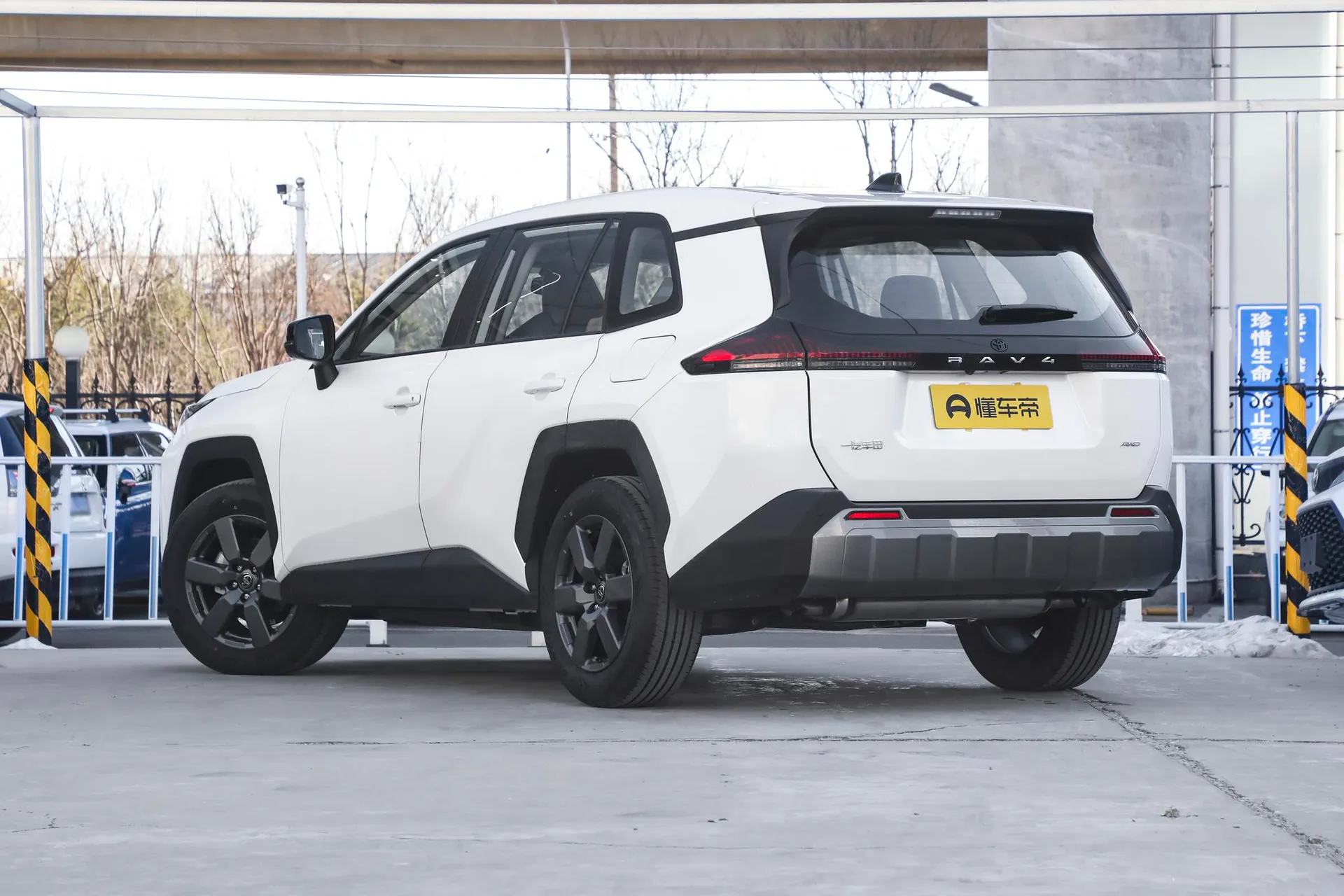  RAV4 2.0L AWD Luxury