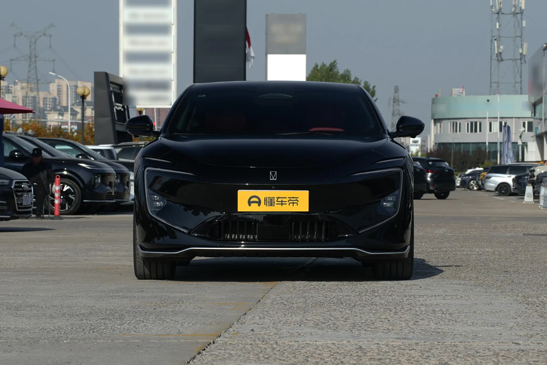  12 Ultra AWD Pure EV