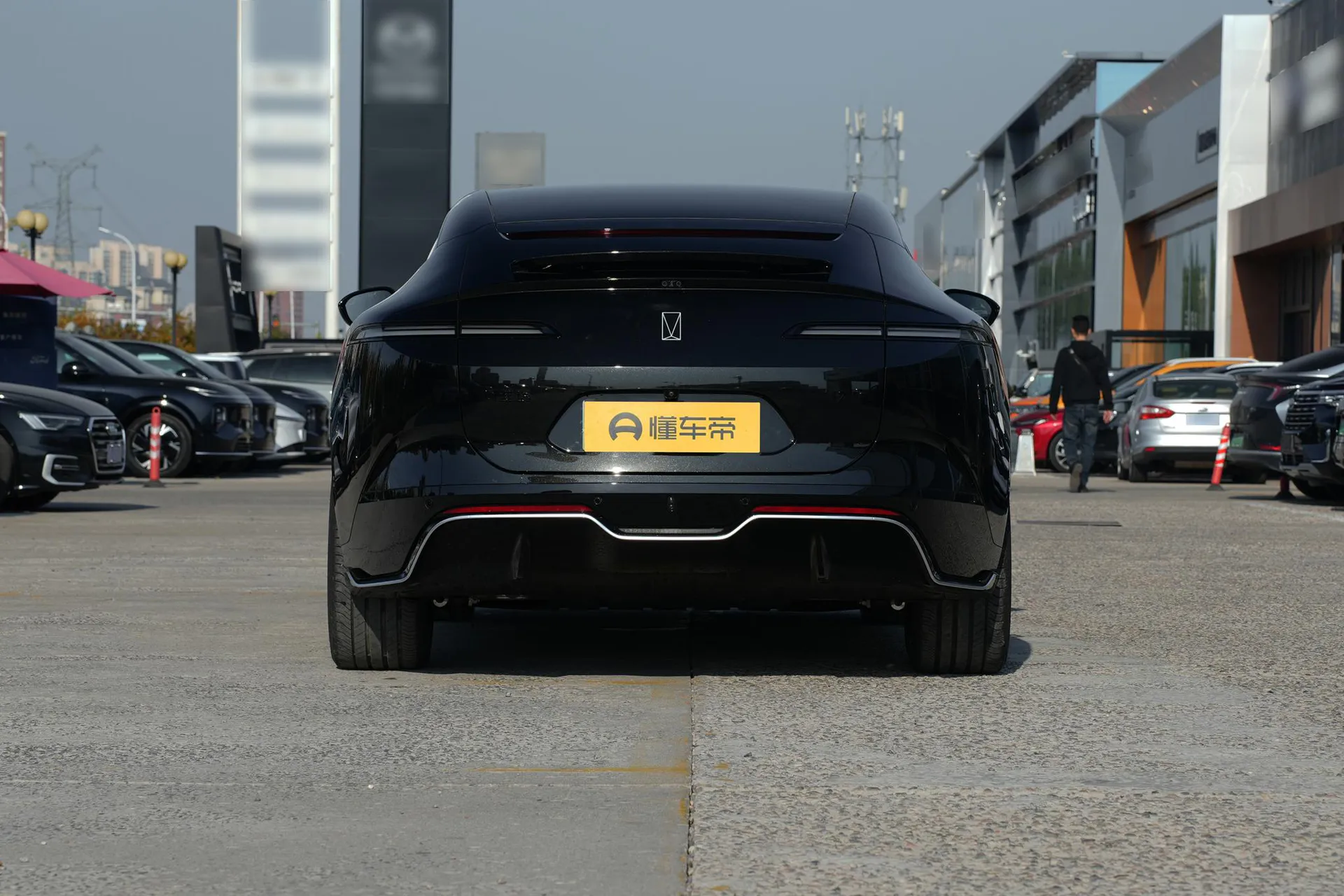  12 Ultra AWD Pure EV