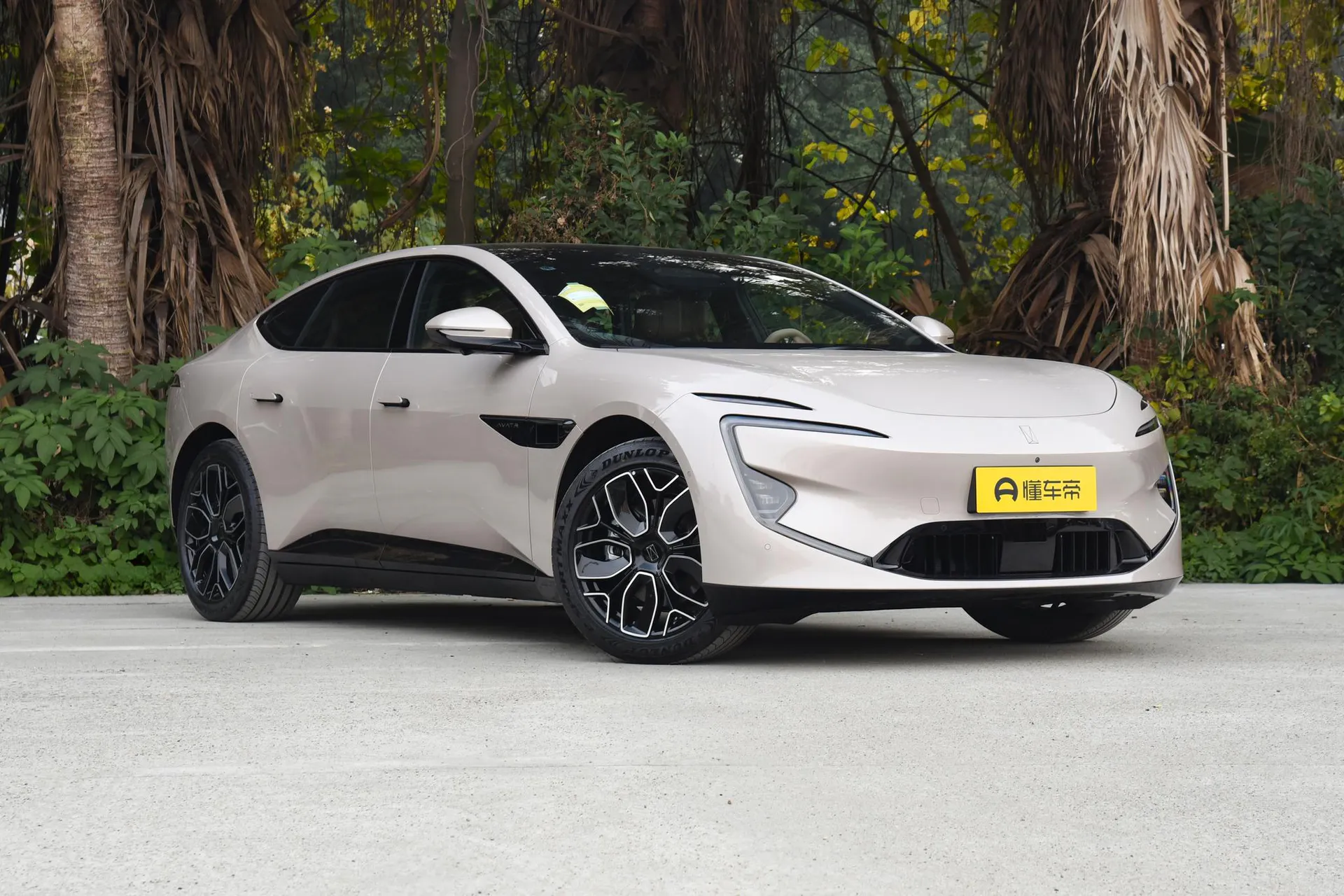  12 Ultra AWD Pure EV