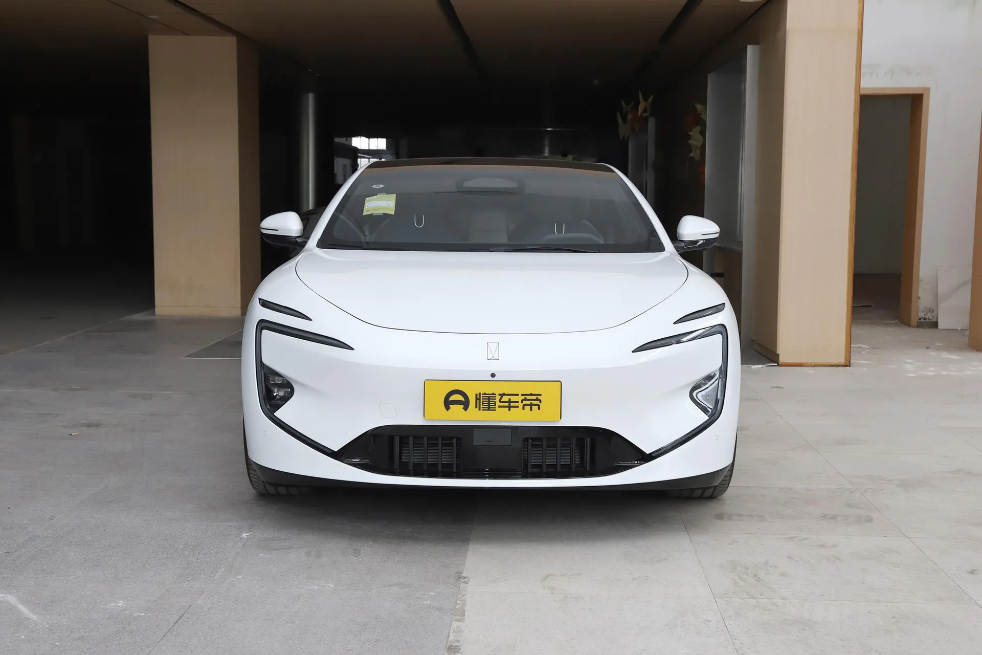 12 Ultra AWD Pure EV