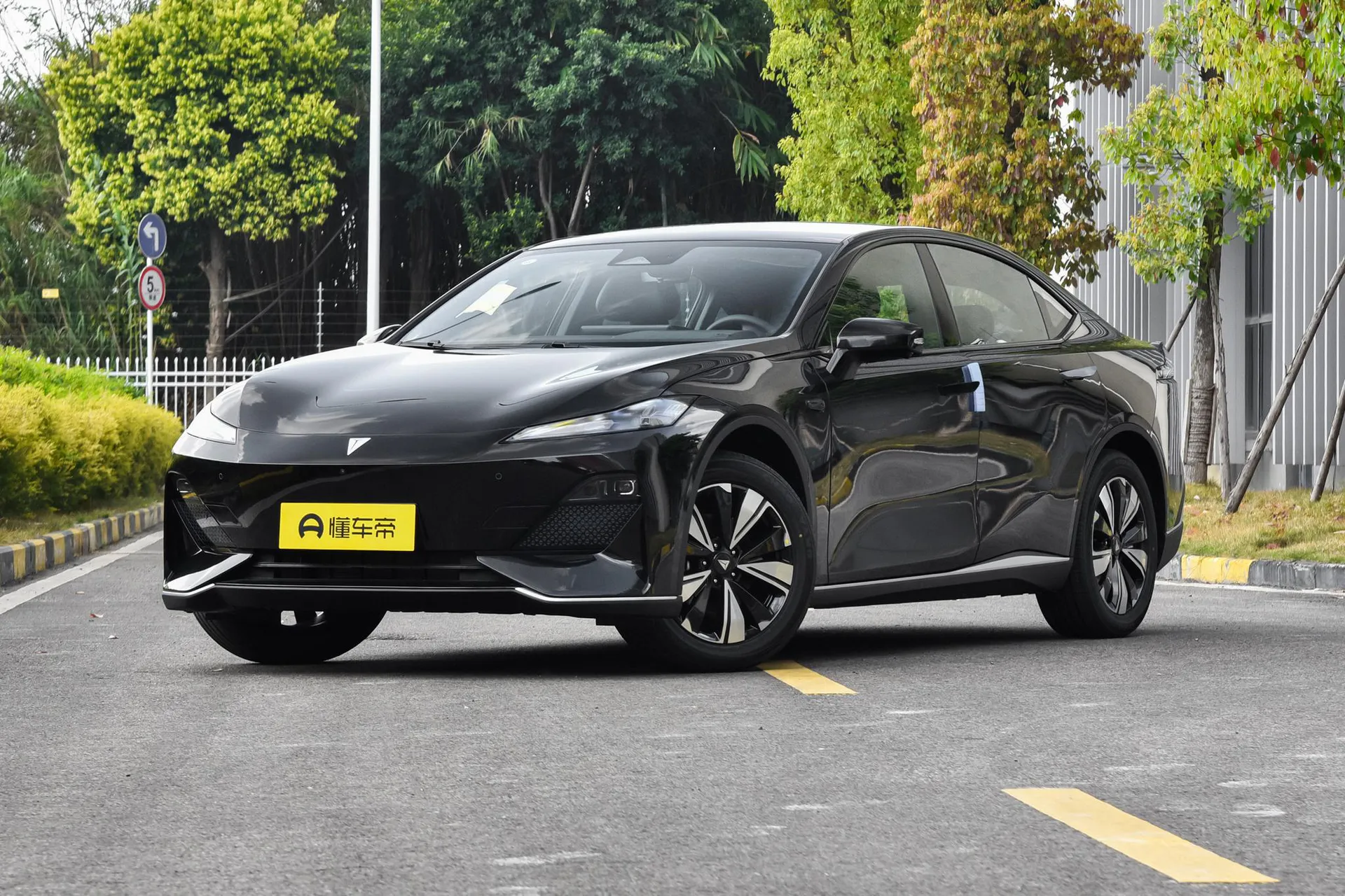 Хэтчбек Deepal SL03 Facelift 530 Pure EV Elite (2025)