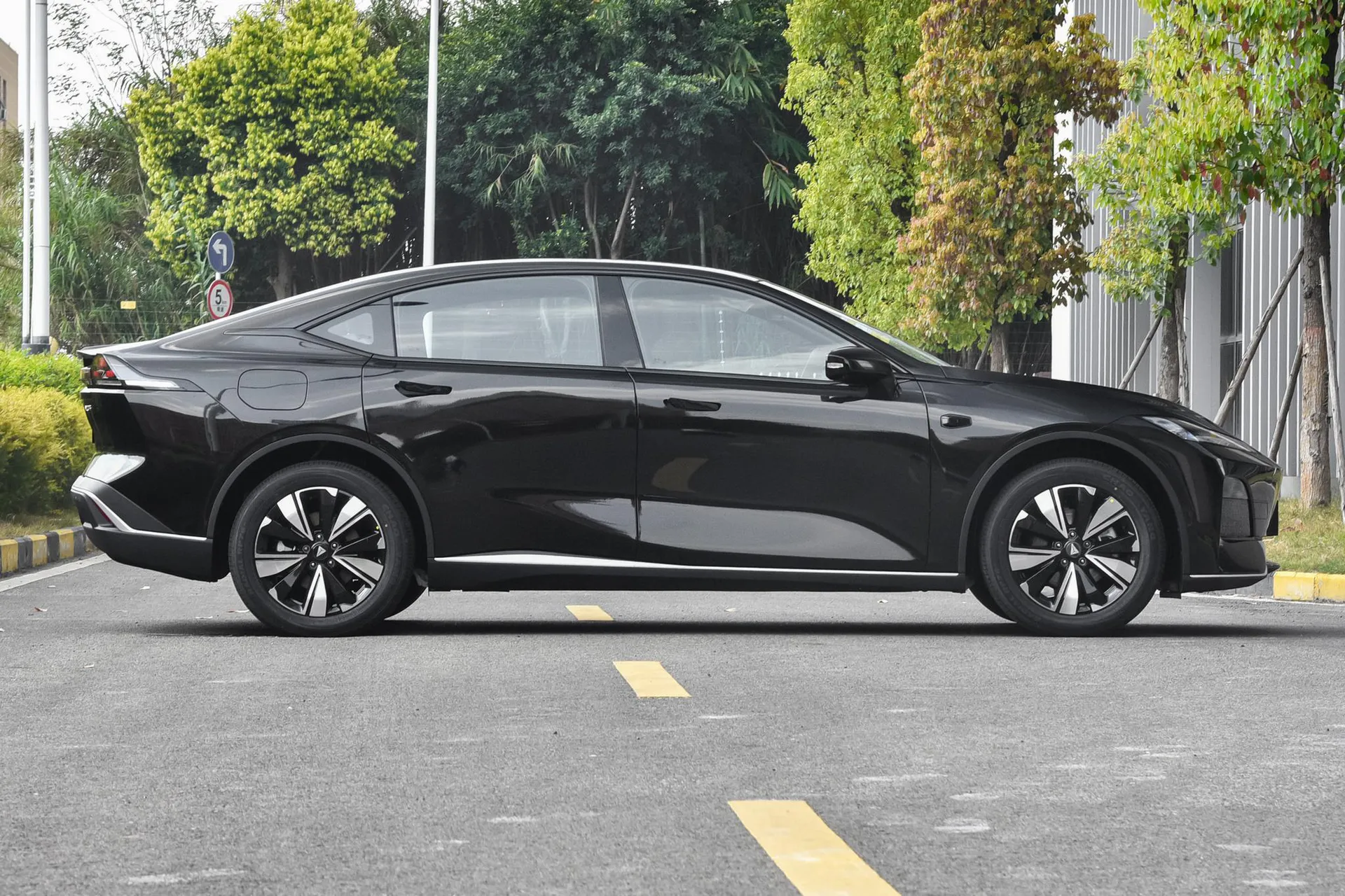  SL03 Facelift 530 Pure EV Elite