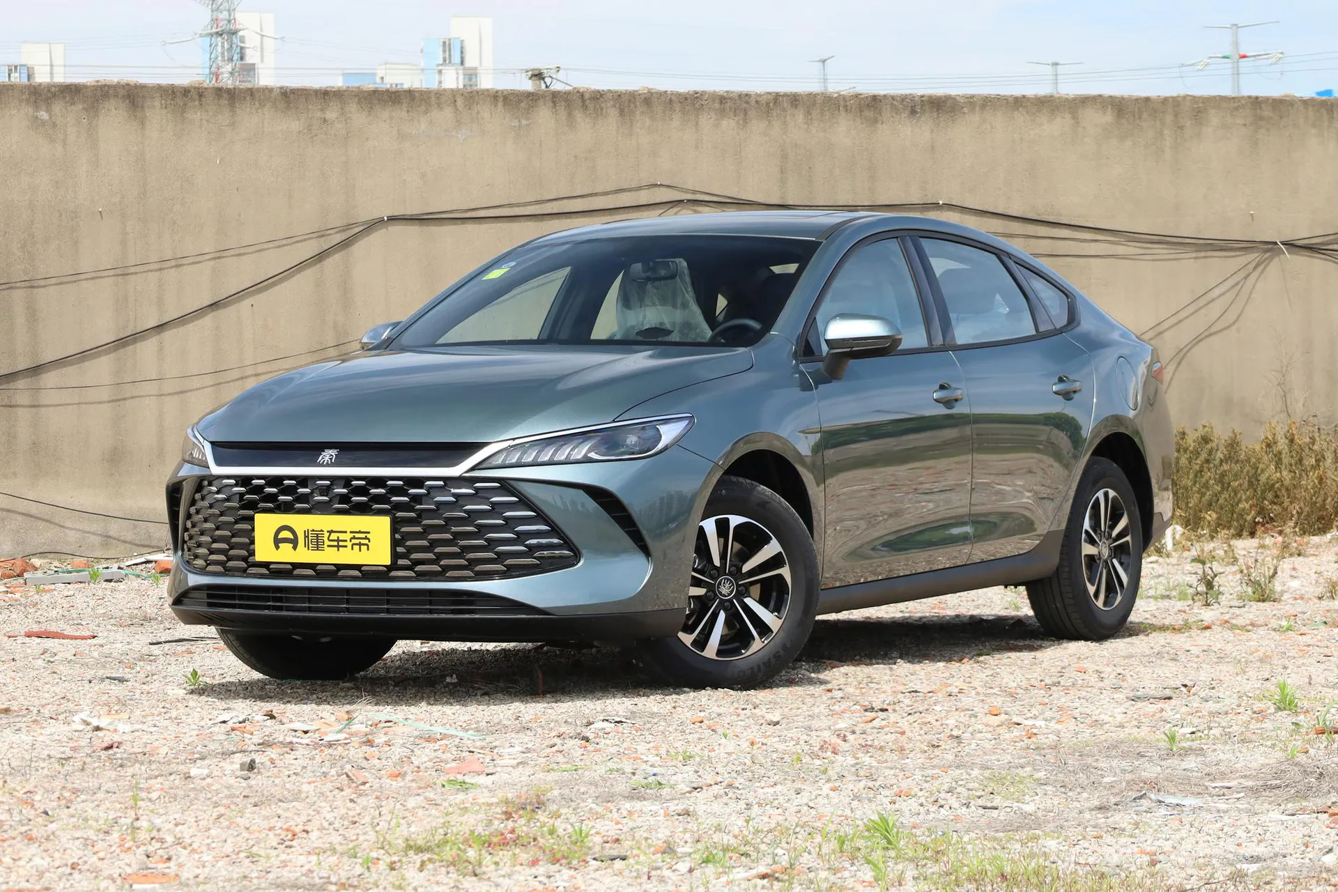 Седан BYD Qin Plus DM-i 210 KM Progressive (2026)