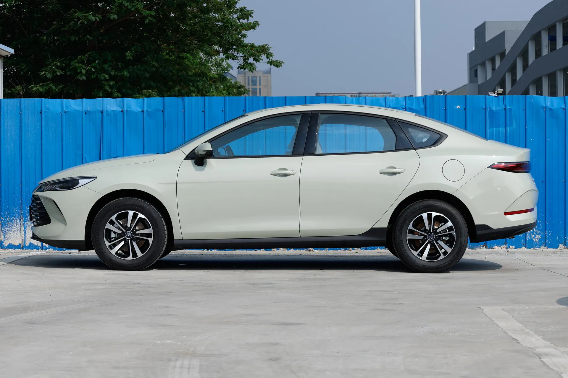  Qin Plus DM-i 210 KM Progressive