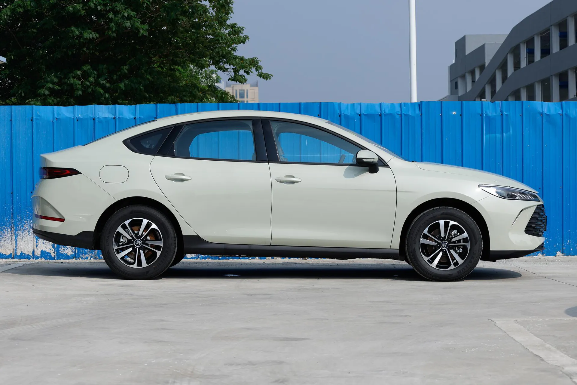  Qin Plus DM-i 210 KM Progressive