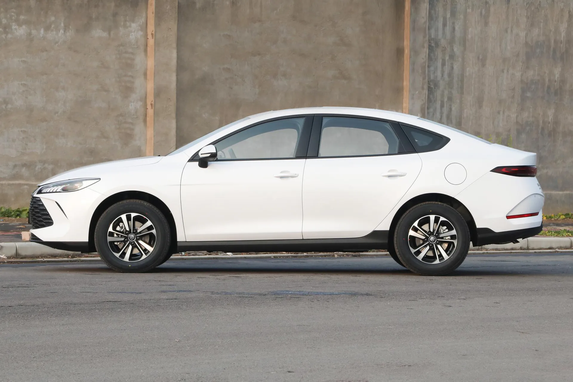  Qin Plus DM-i 210 KM Progressive