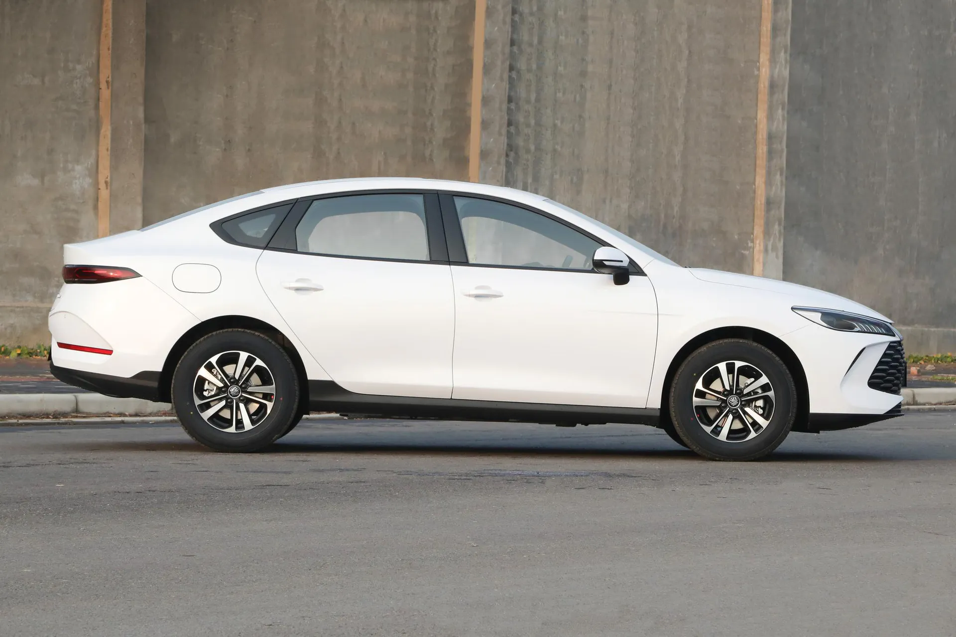  Qin Plus DM-i 210 KM Progressive