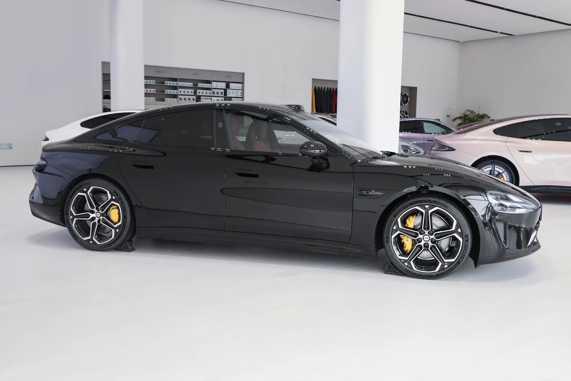 SU7 RWD Standard