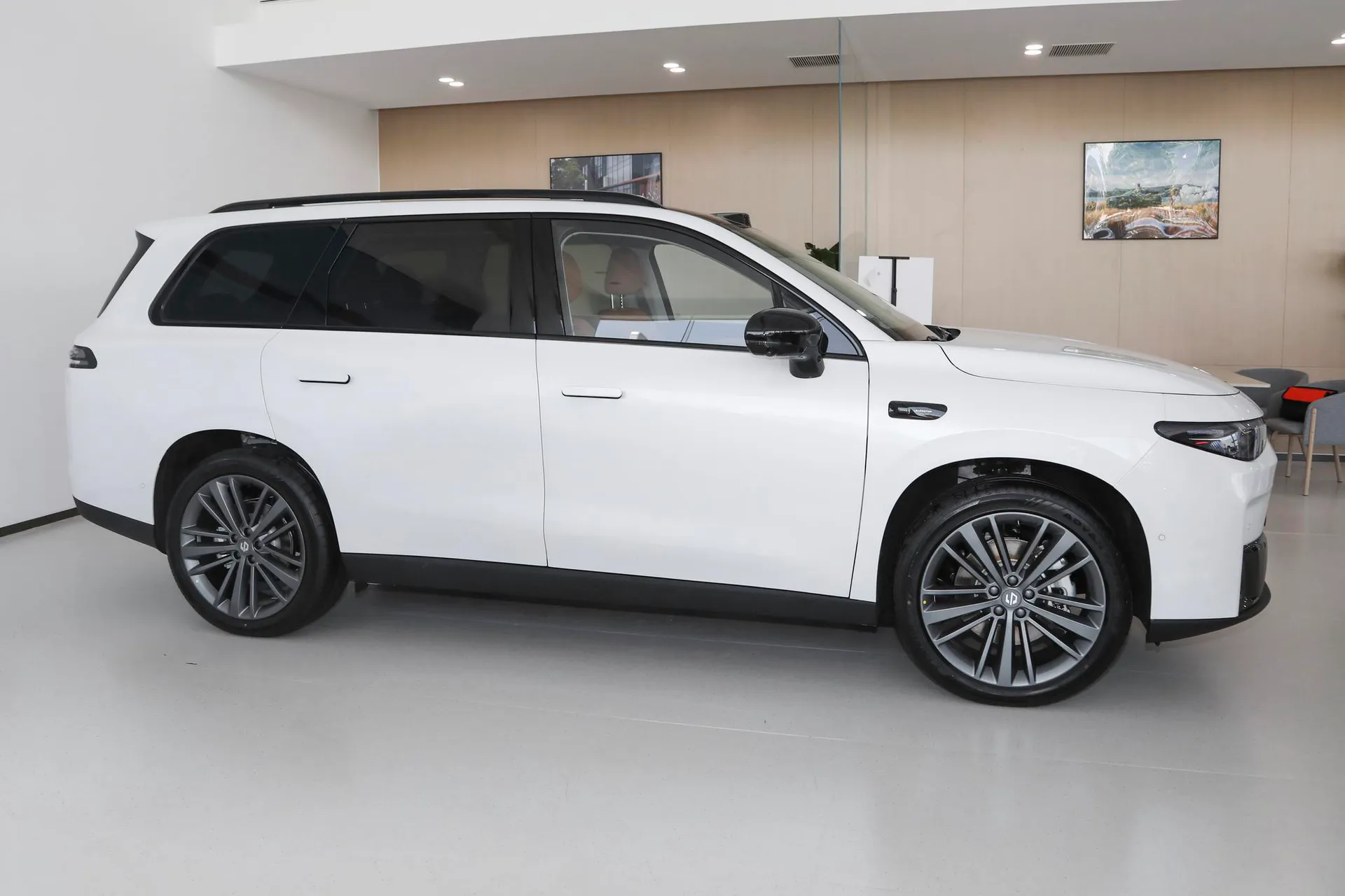  C16 Pure EV 630 LiDAR 6-Seater