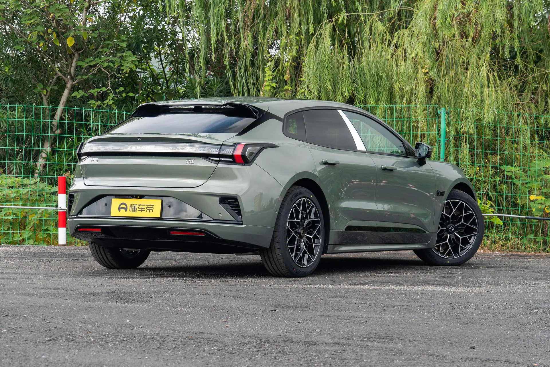  001 Ultra 103kWh AWD