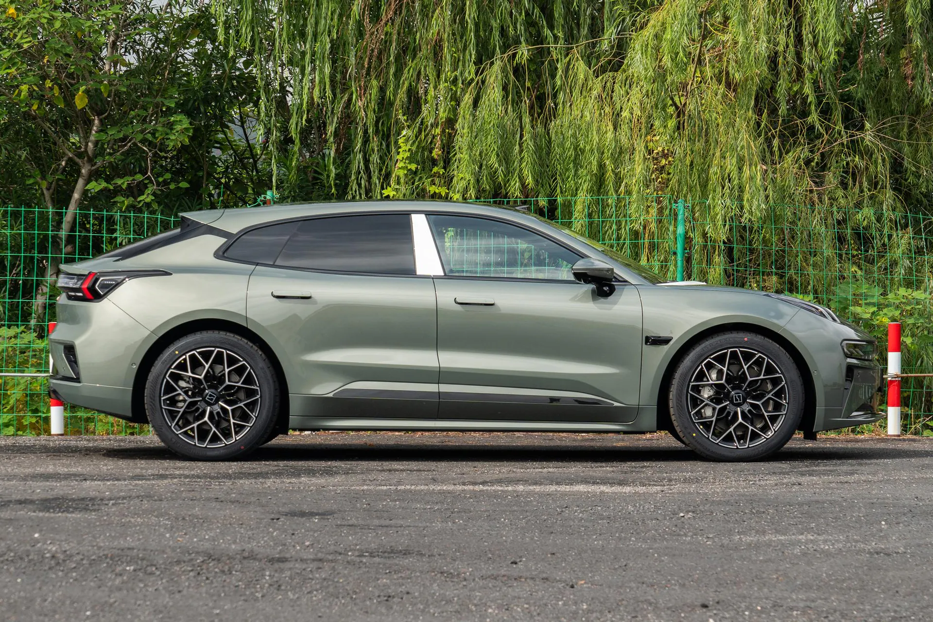  001 Ultra 103kWh AWD