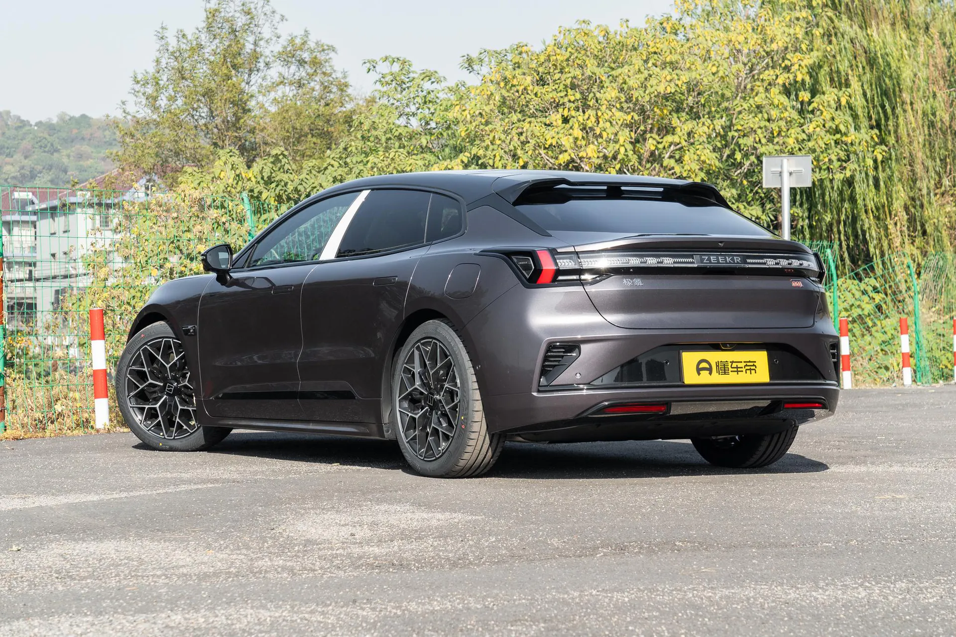 001 Ultra 103kWh AWD