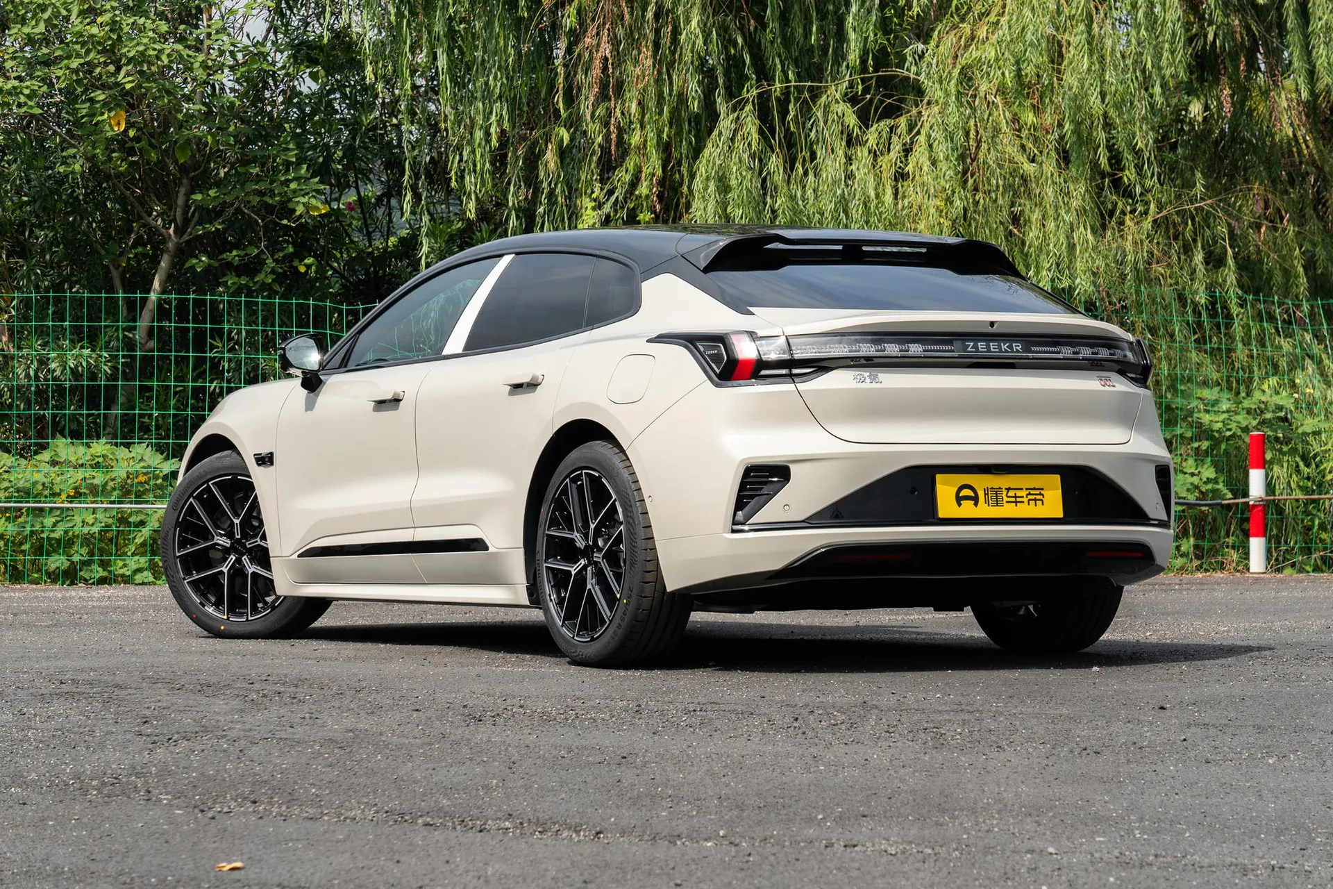  001 Ultra 103kWh AWD