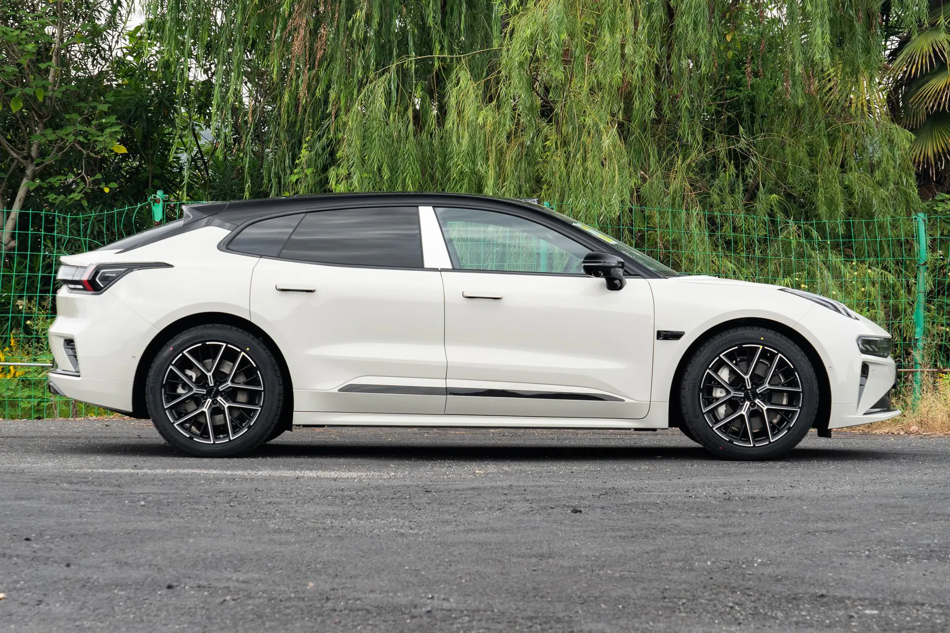  001 Ultra 103kWh AWD