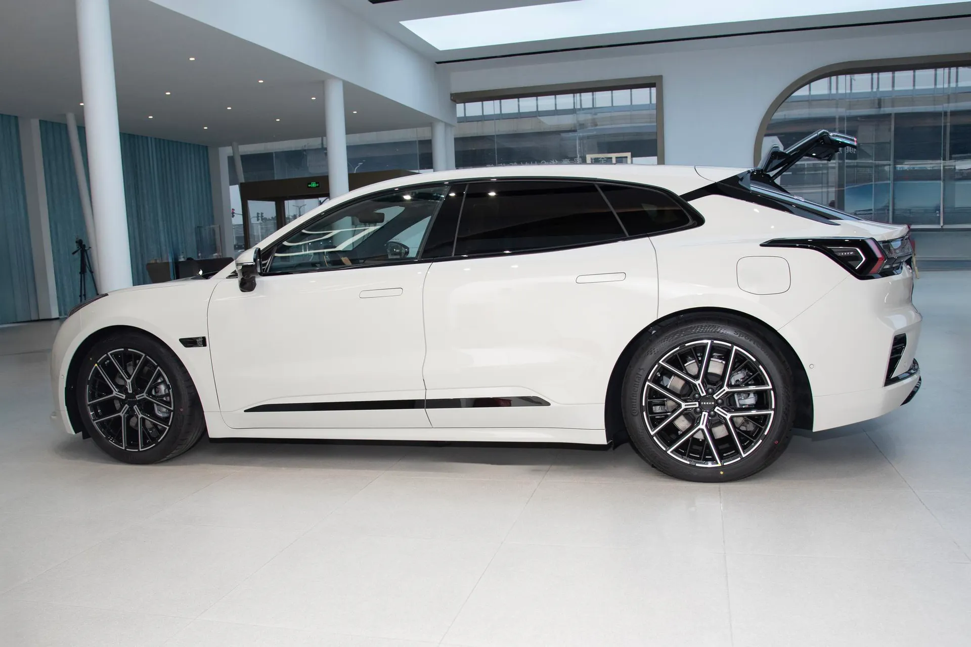  001 Ultra 103kWh AWD