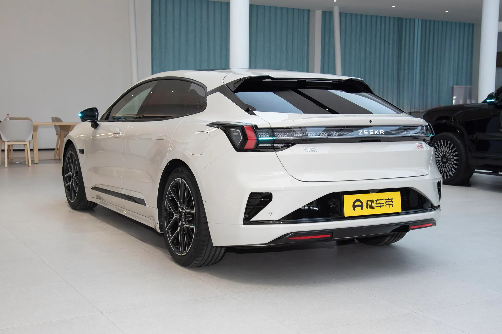  001 Ultra 103kWh AWD
