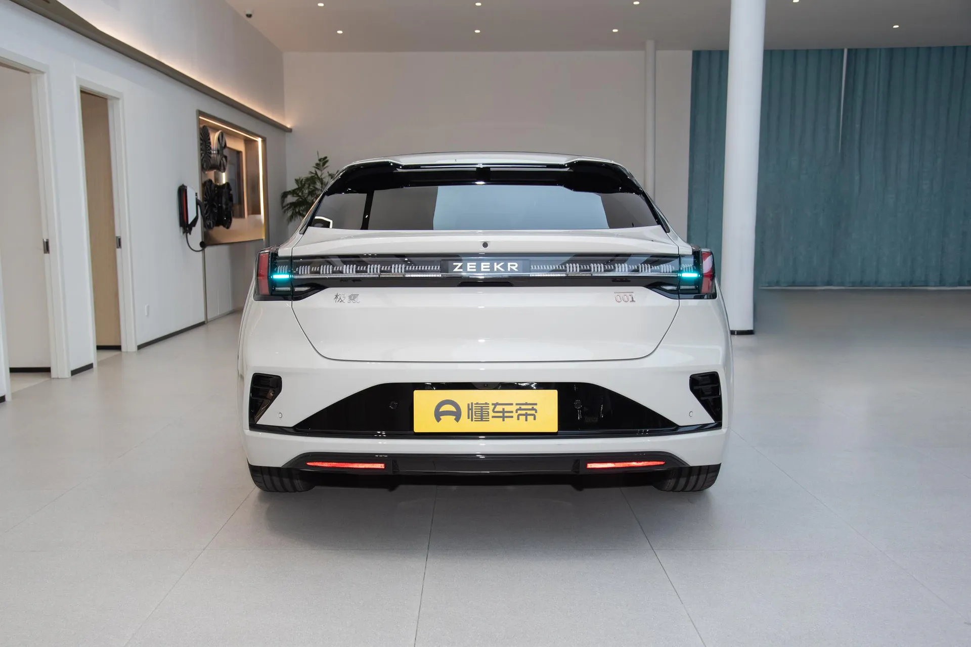  001 Ultra 103kWh AWD