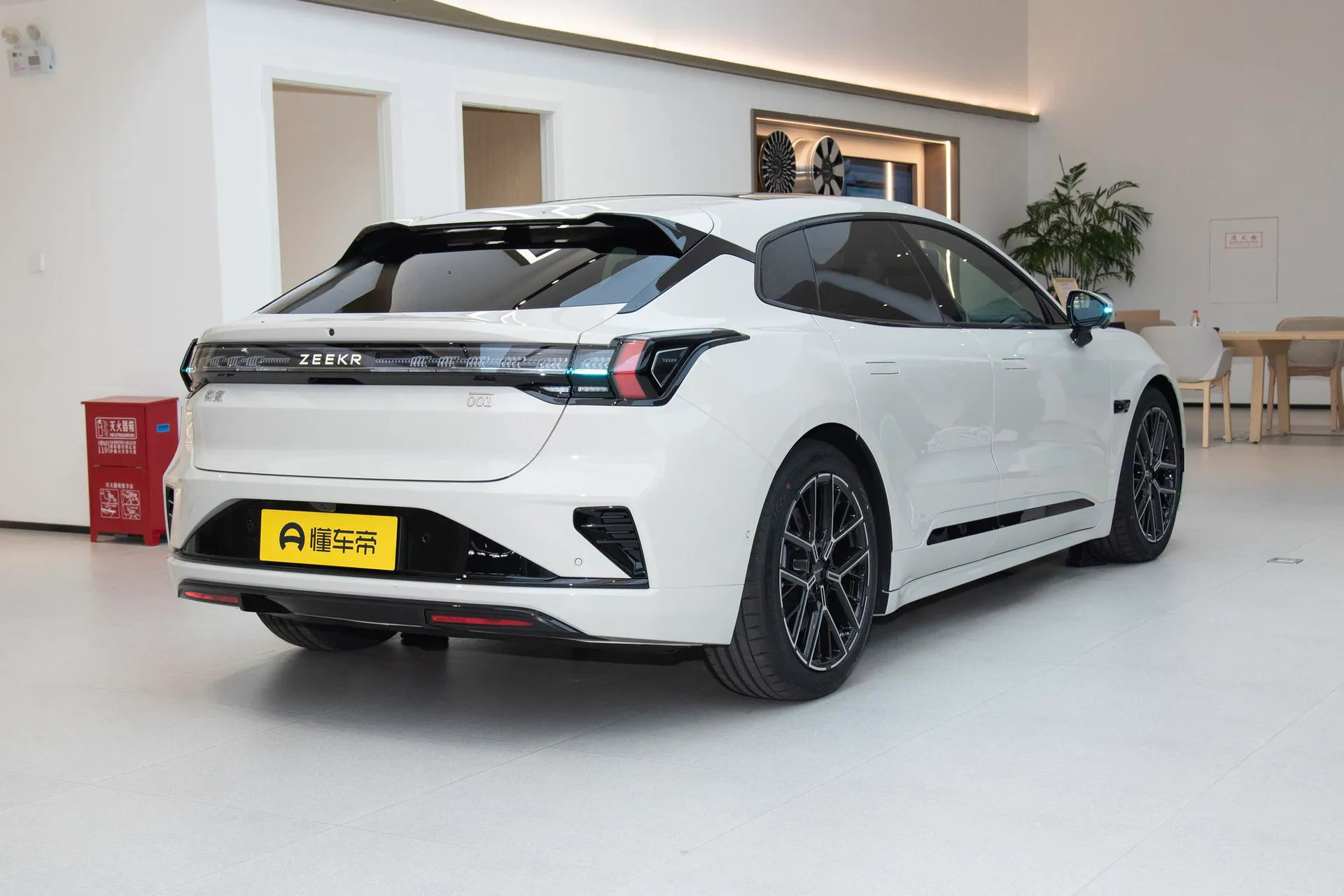  001 Ultra 103kWh AWD