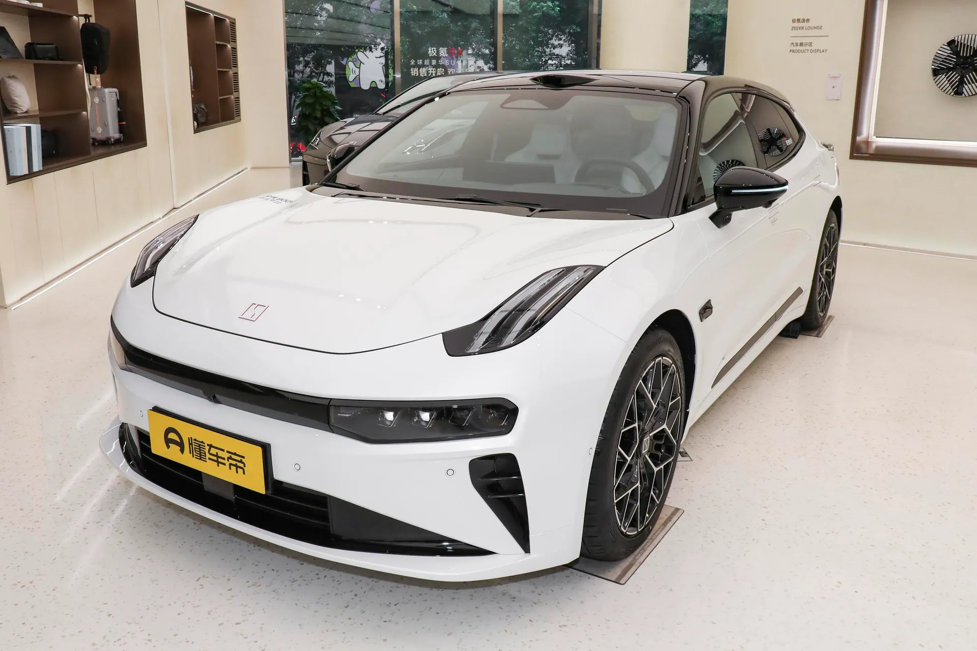  001 Ultra 103kWh AWD