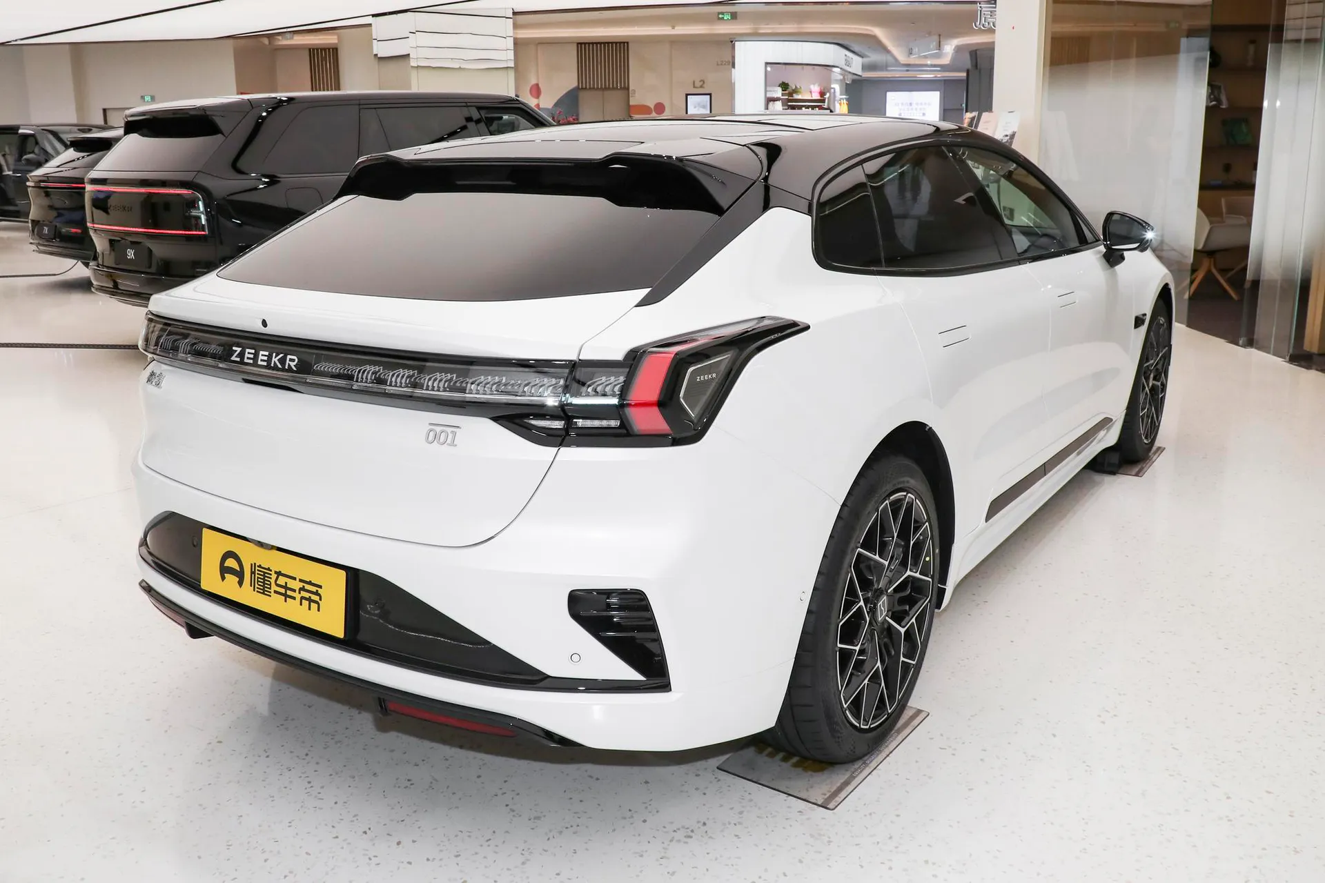  001 Ultra 103kWh AWD