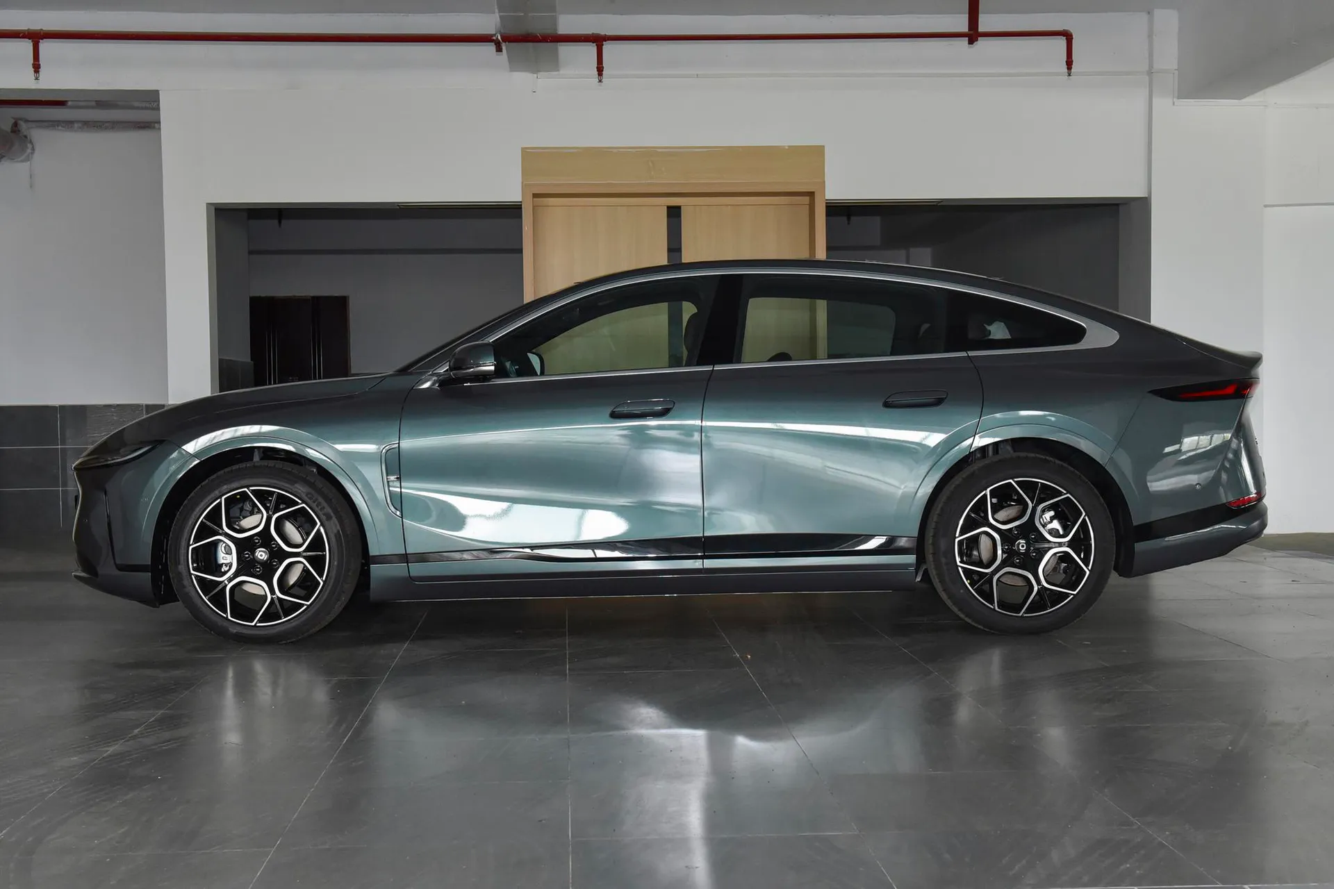  A07 Ultra Long Range Blue Whale Pure EV 730 Luxury