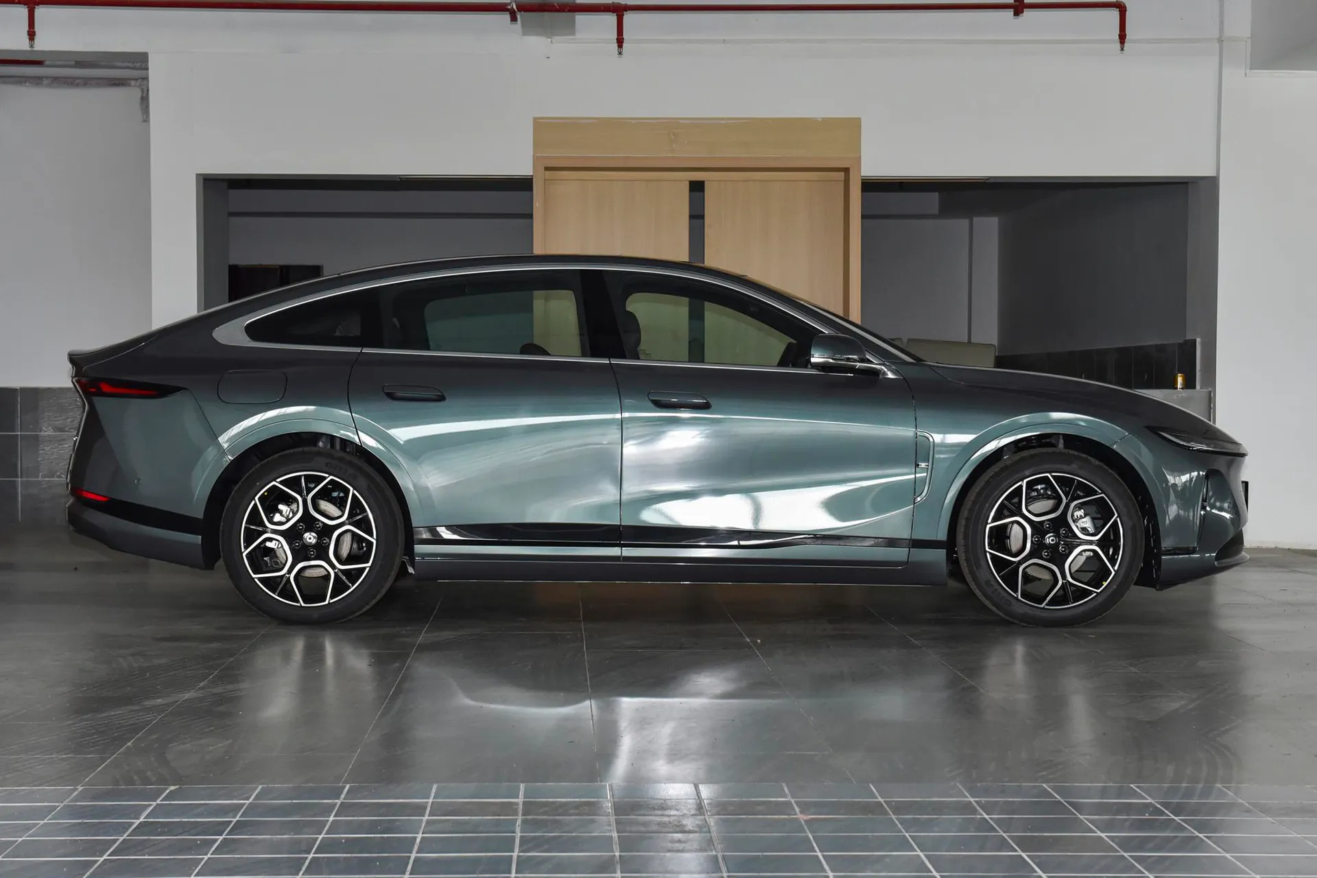  A07 Ultra Long Range Blue Whale Pure EV 730 Luxury