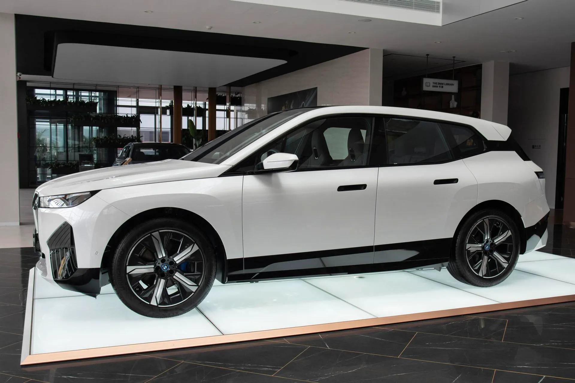  iX xDrive 40