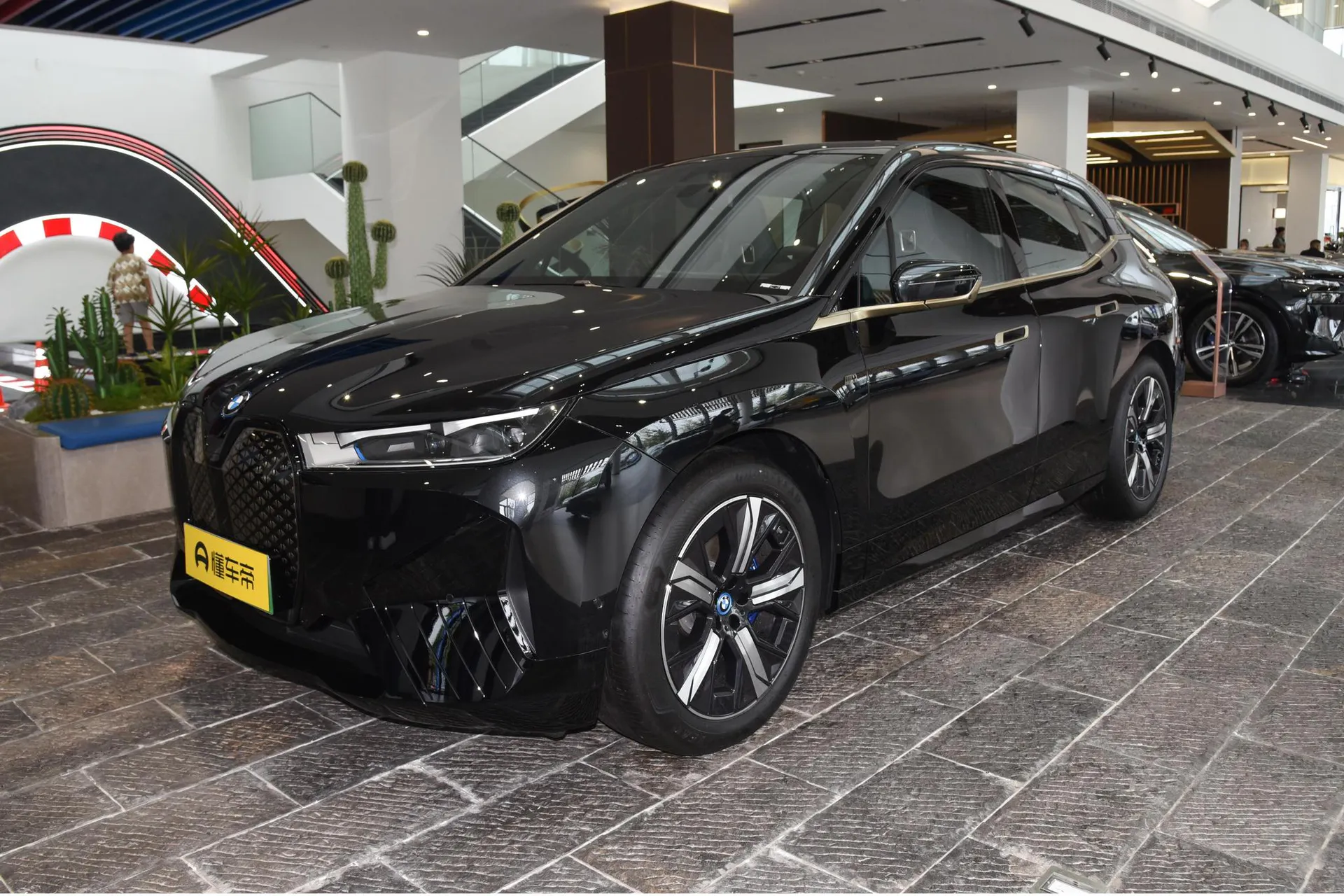  iX Facelift M60