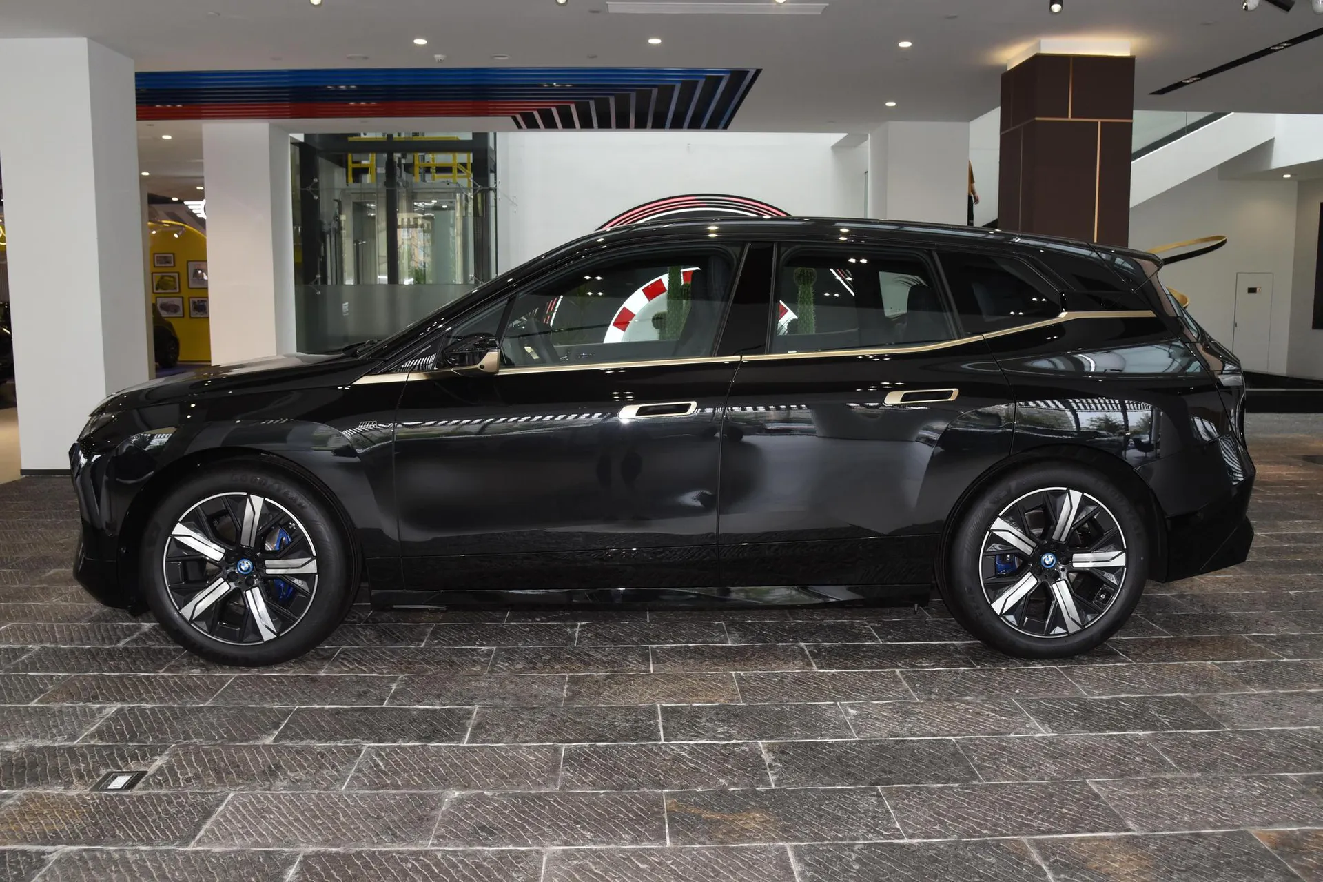  iX Facelift M60