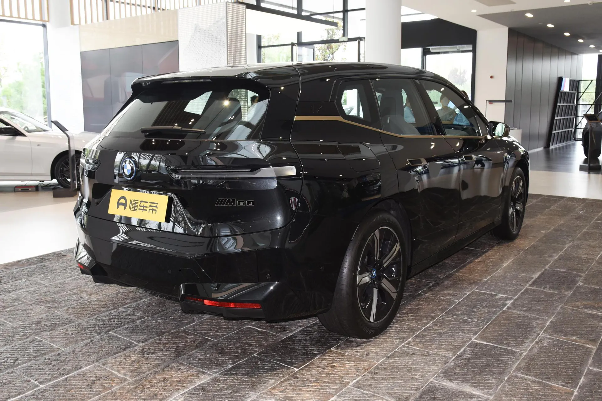  iX Facelift M60