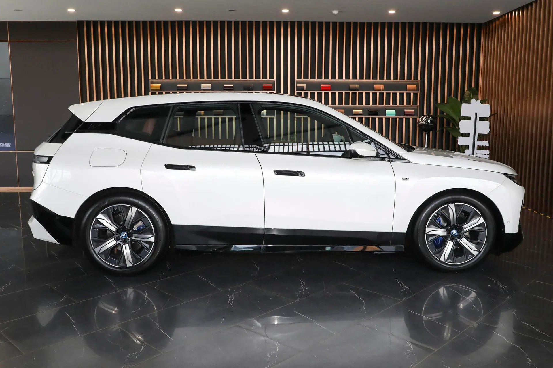  iX Facelift M60