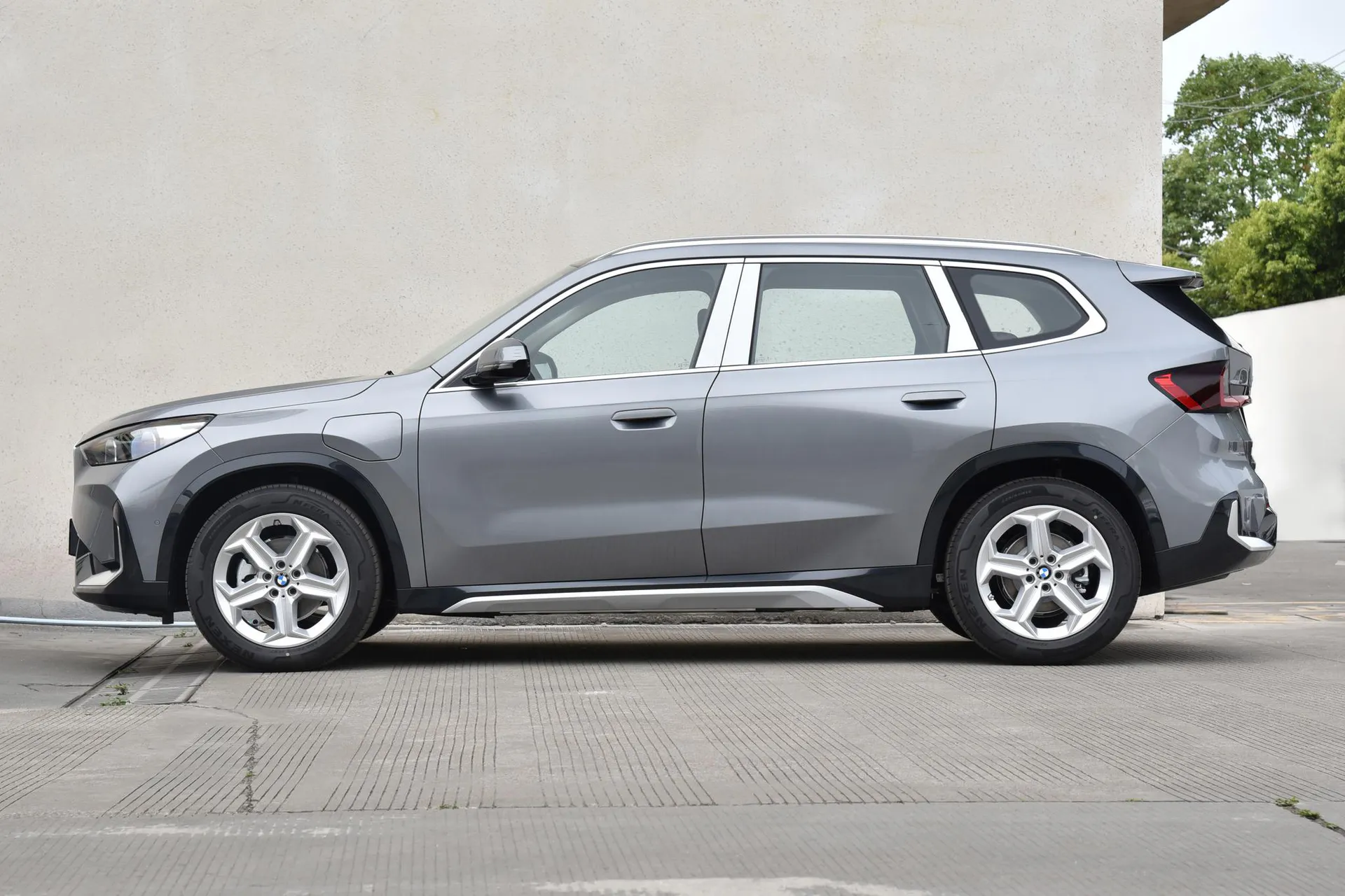  iX1 eDrive 25 L X Design Package