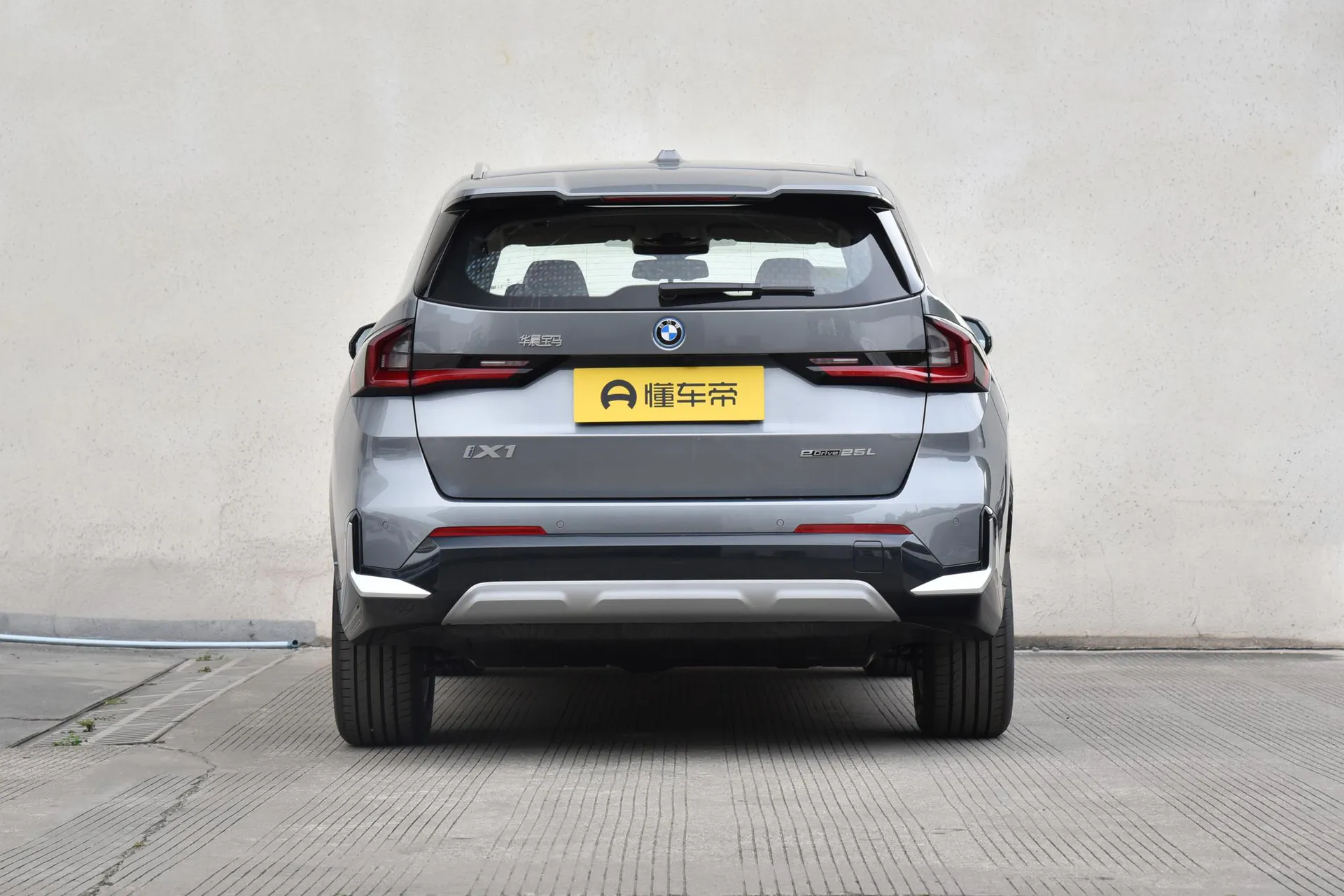  iX1 eDrive 25 L X Design Package