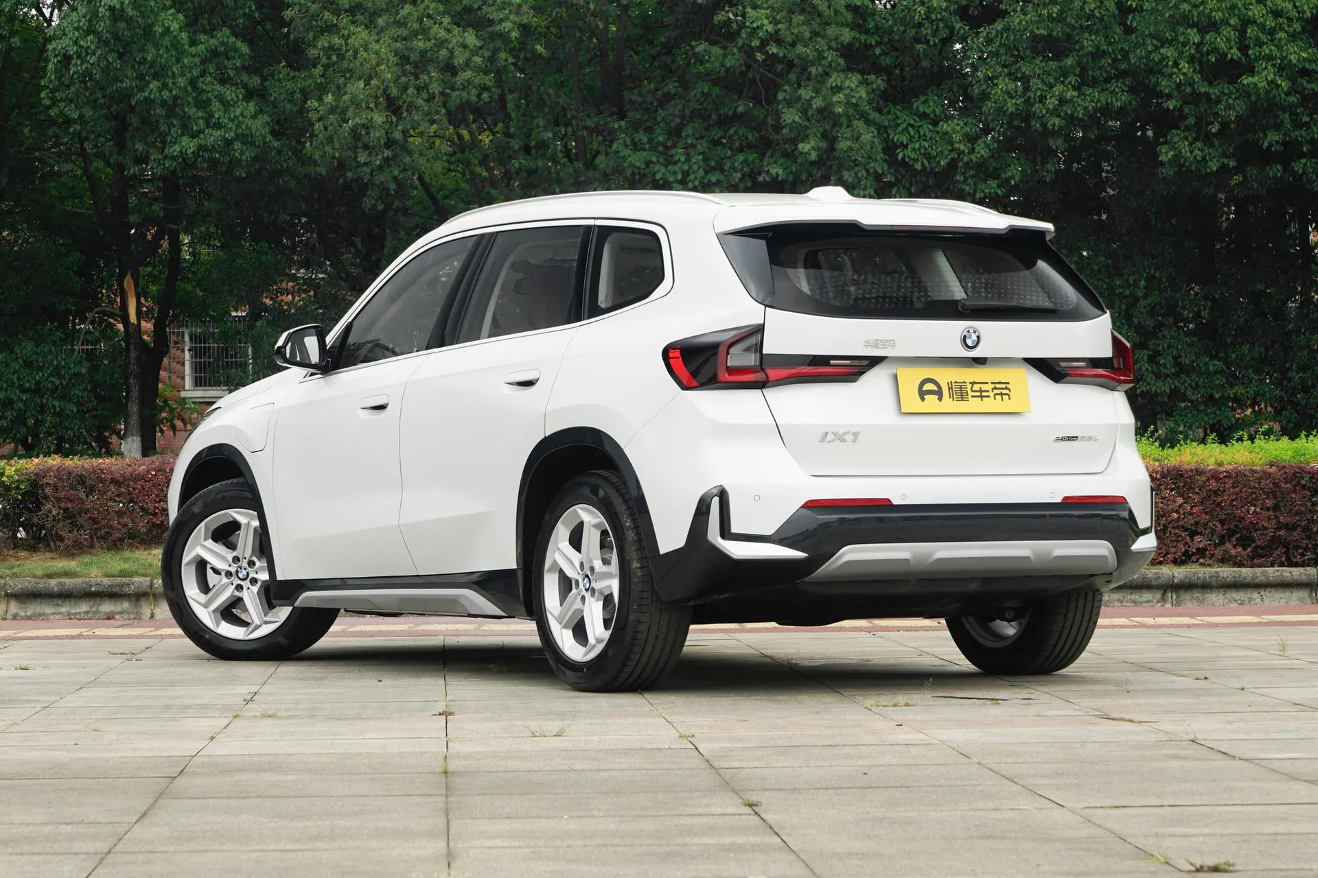  iX1 eDrive 25 L X Design Package