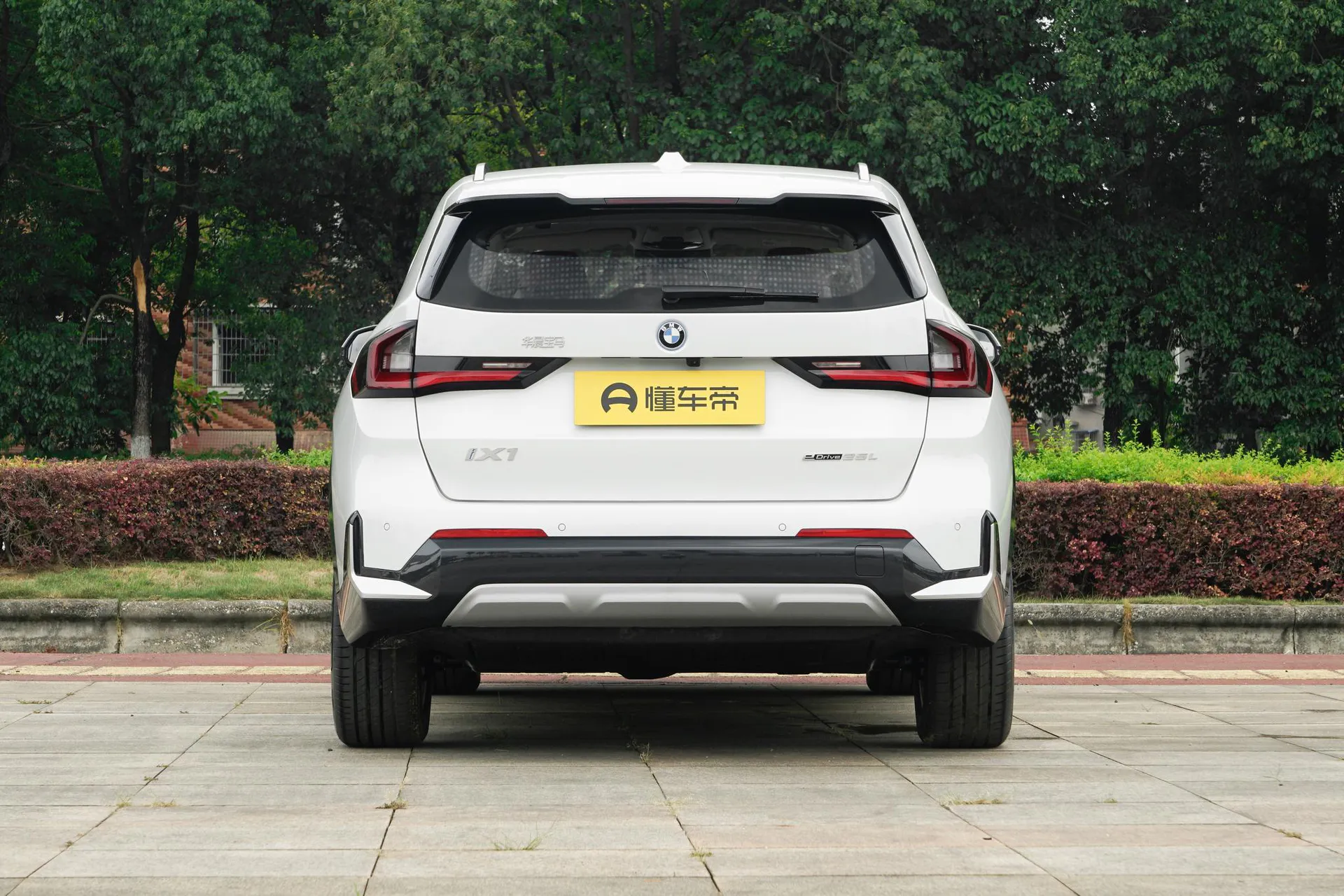  iX1 eDrive 25 L X Design Package