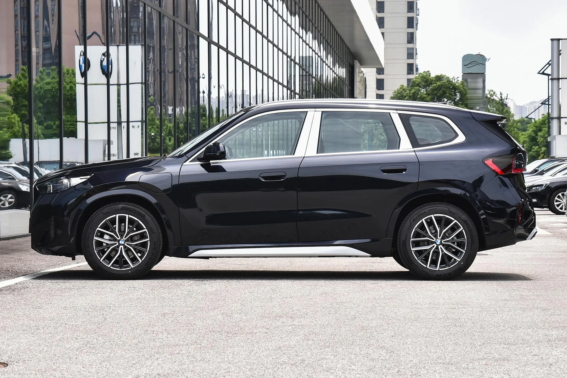  iX1 eDrive 25 L M Sport Package