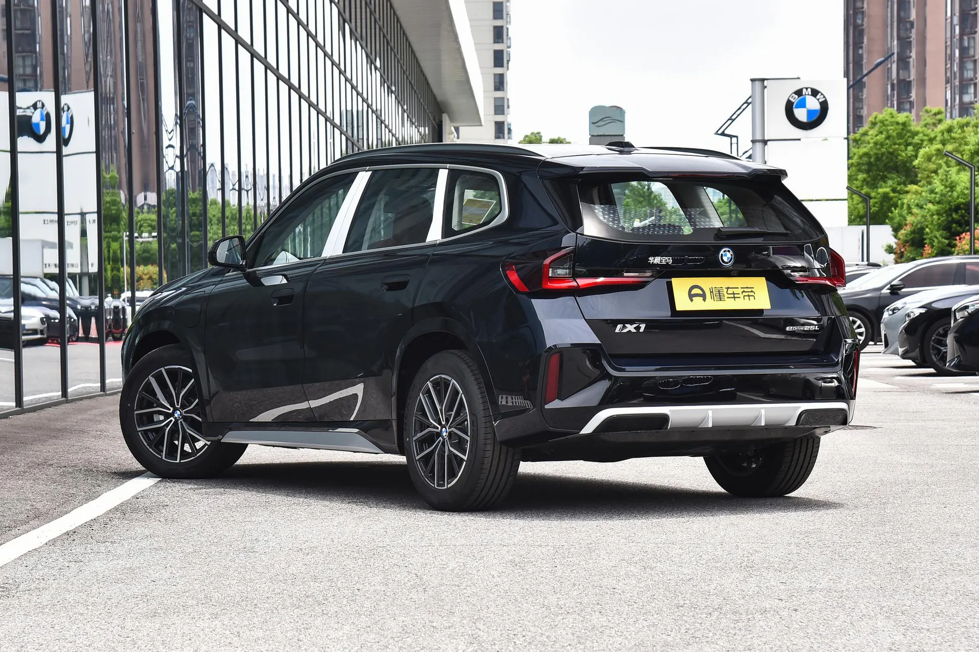  iX1 eDrive 25 L M Sport Package