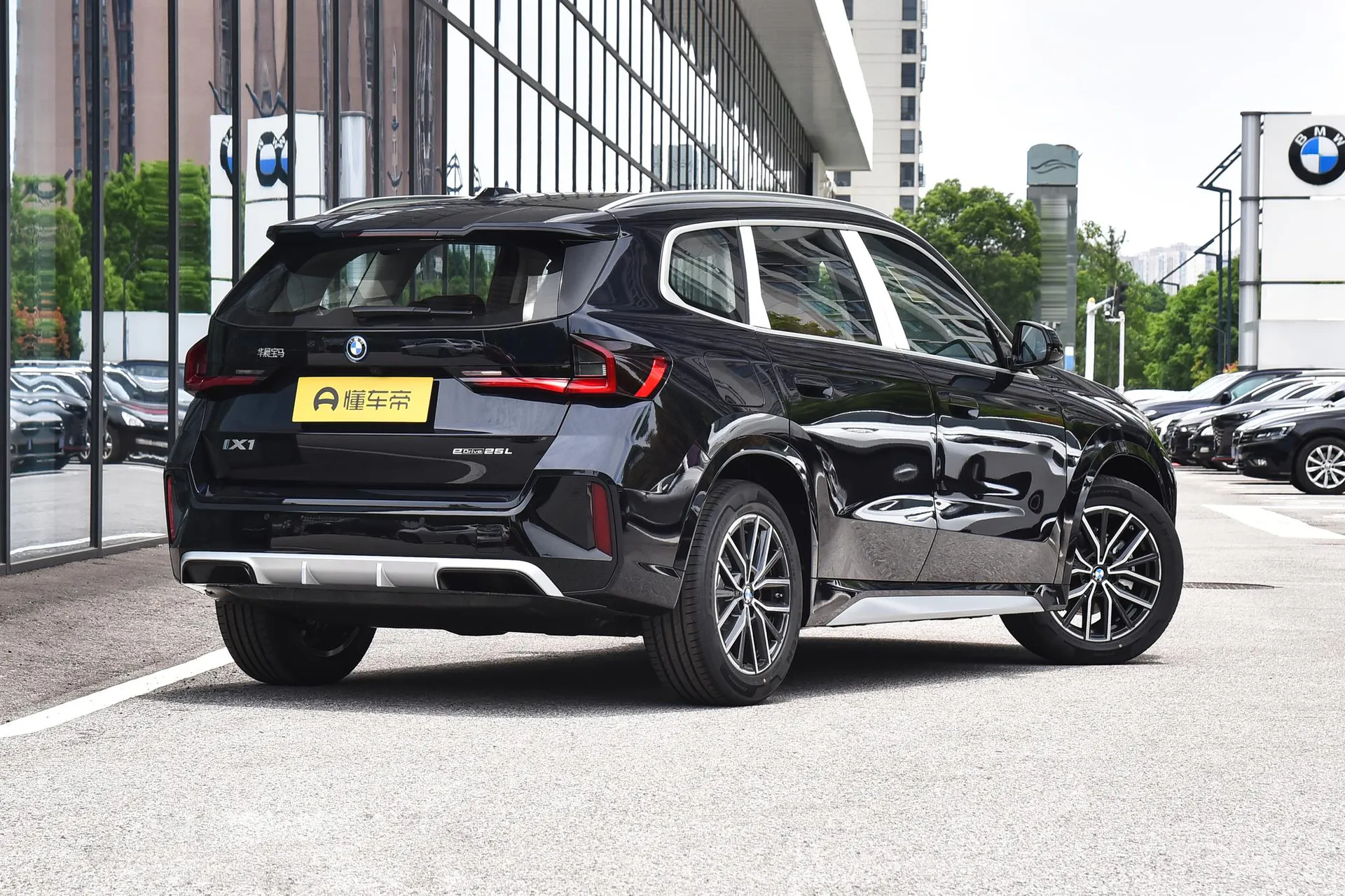  iX1 eDrive 25 L M Sport Package