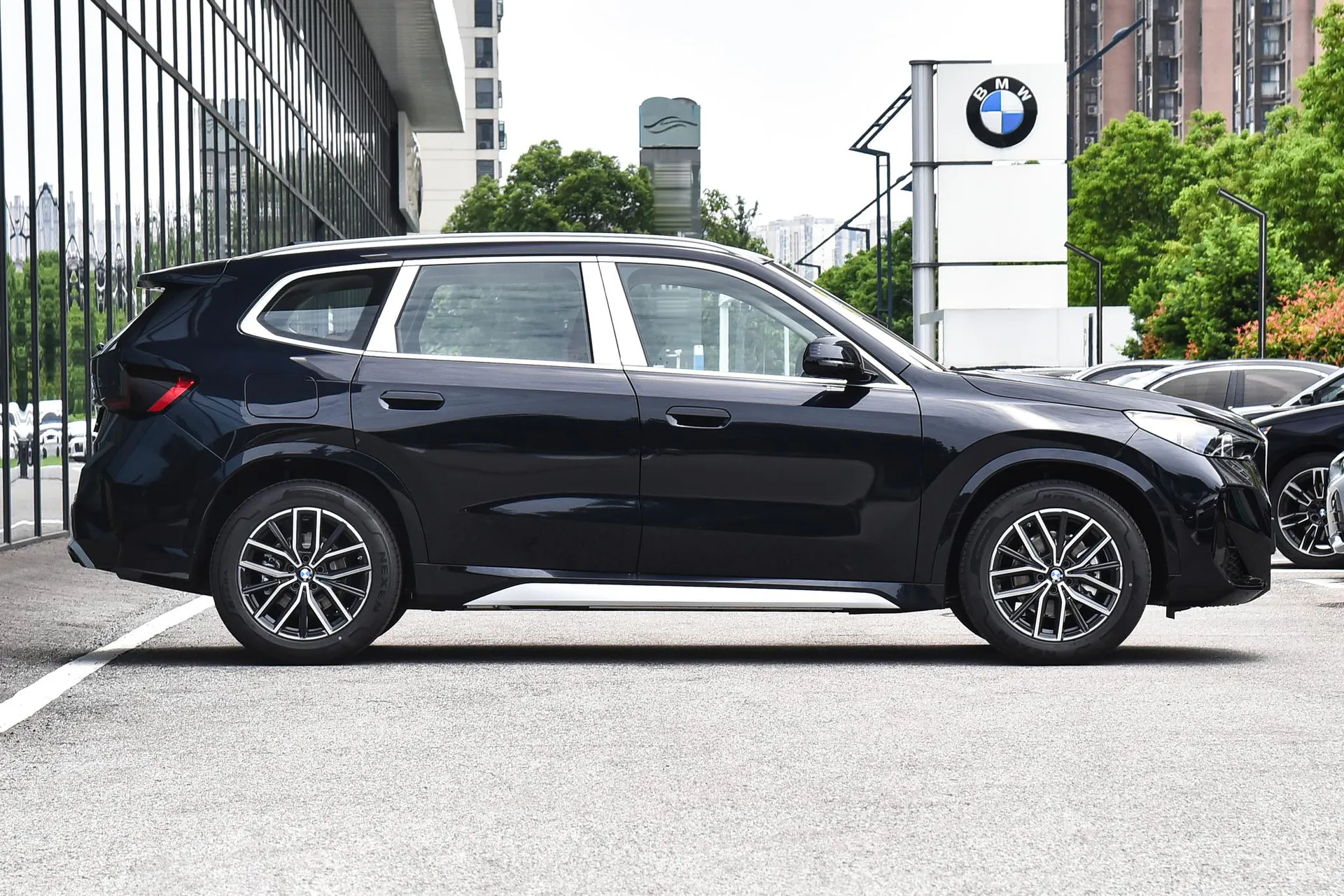  iX1 eDrive 25 L M Sport Package