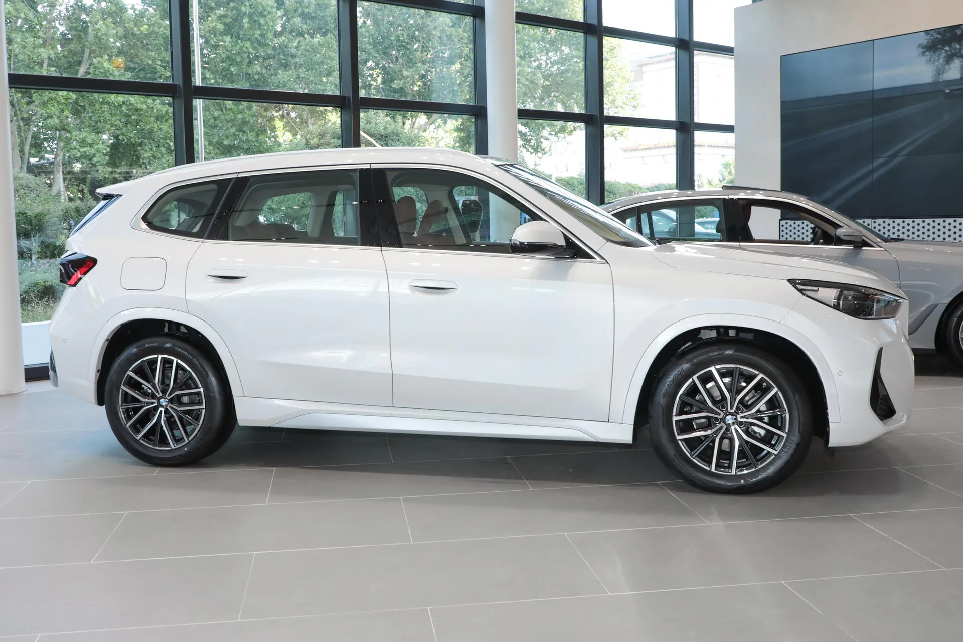  iX1 eDrive 25 L M Sport Package