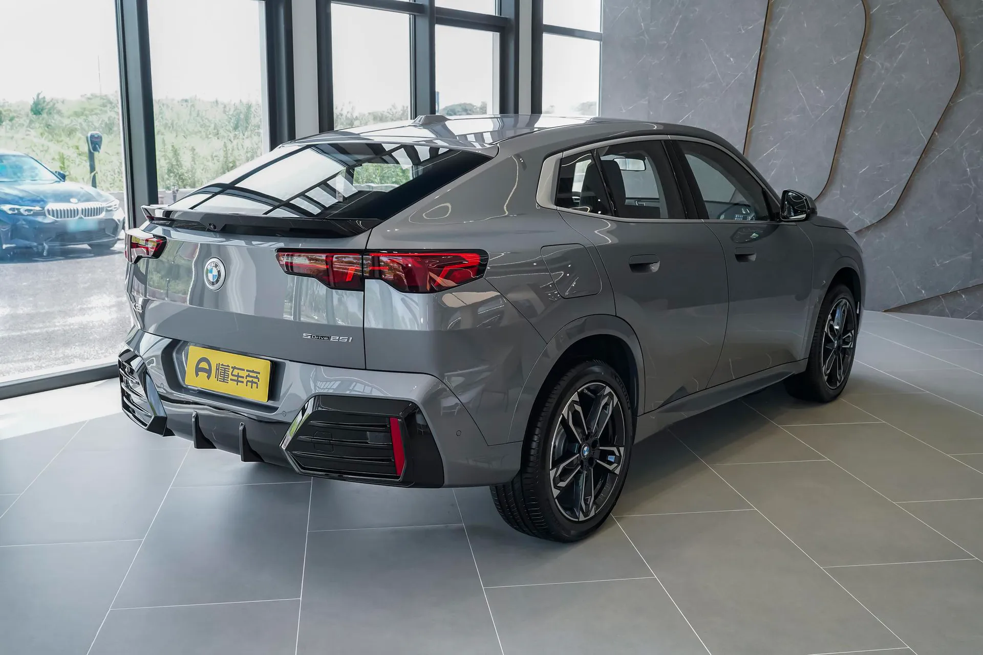  X2 sDrive25i M Sport Package