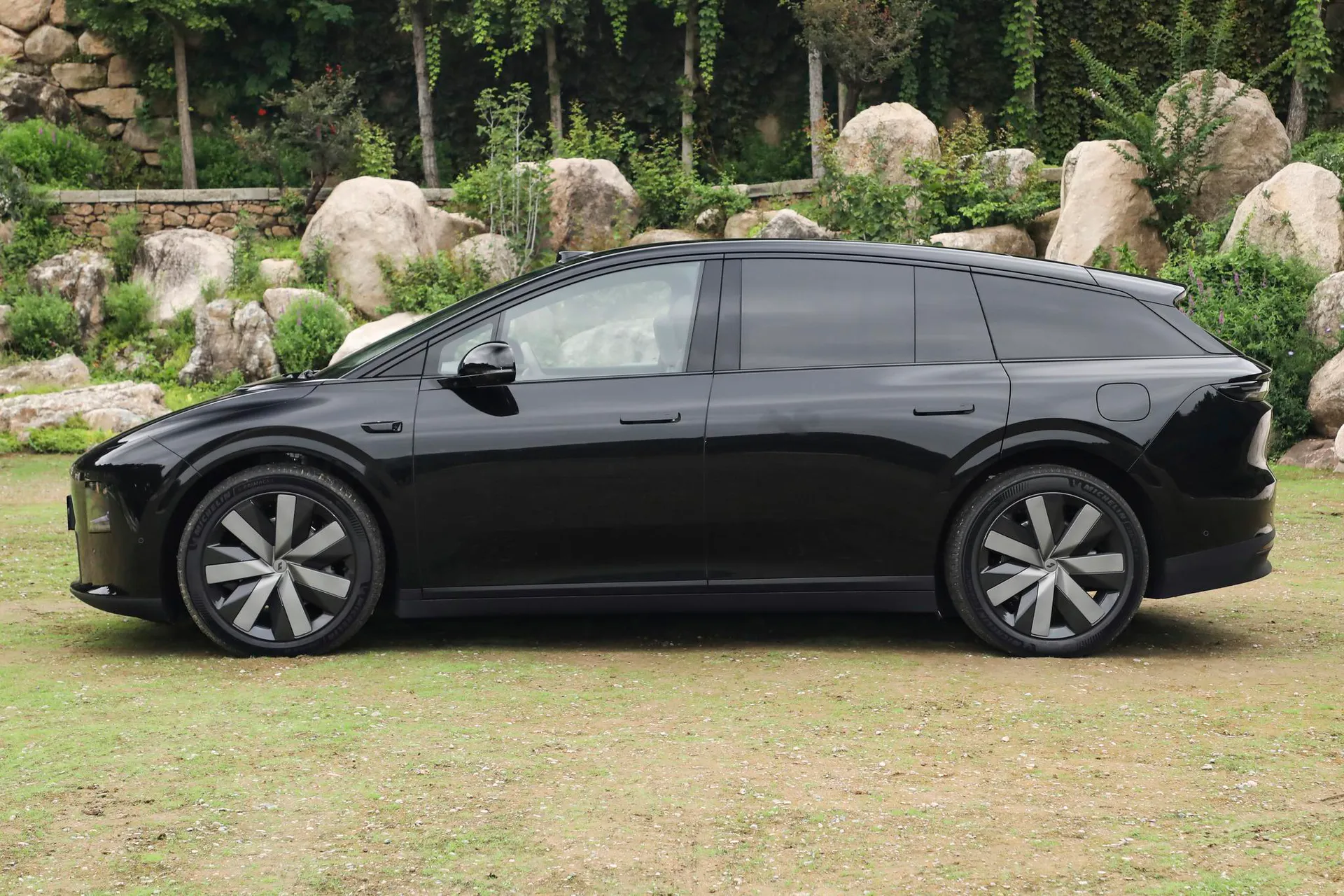  i6 RWD Standard