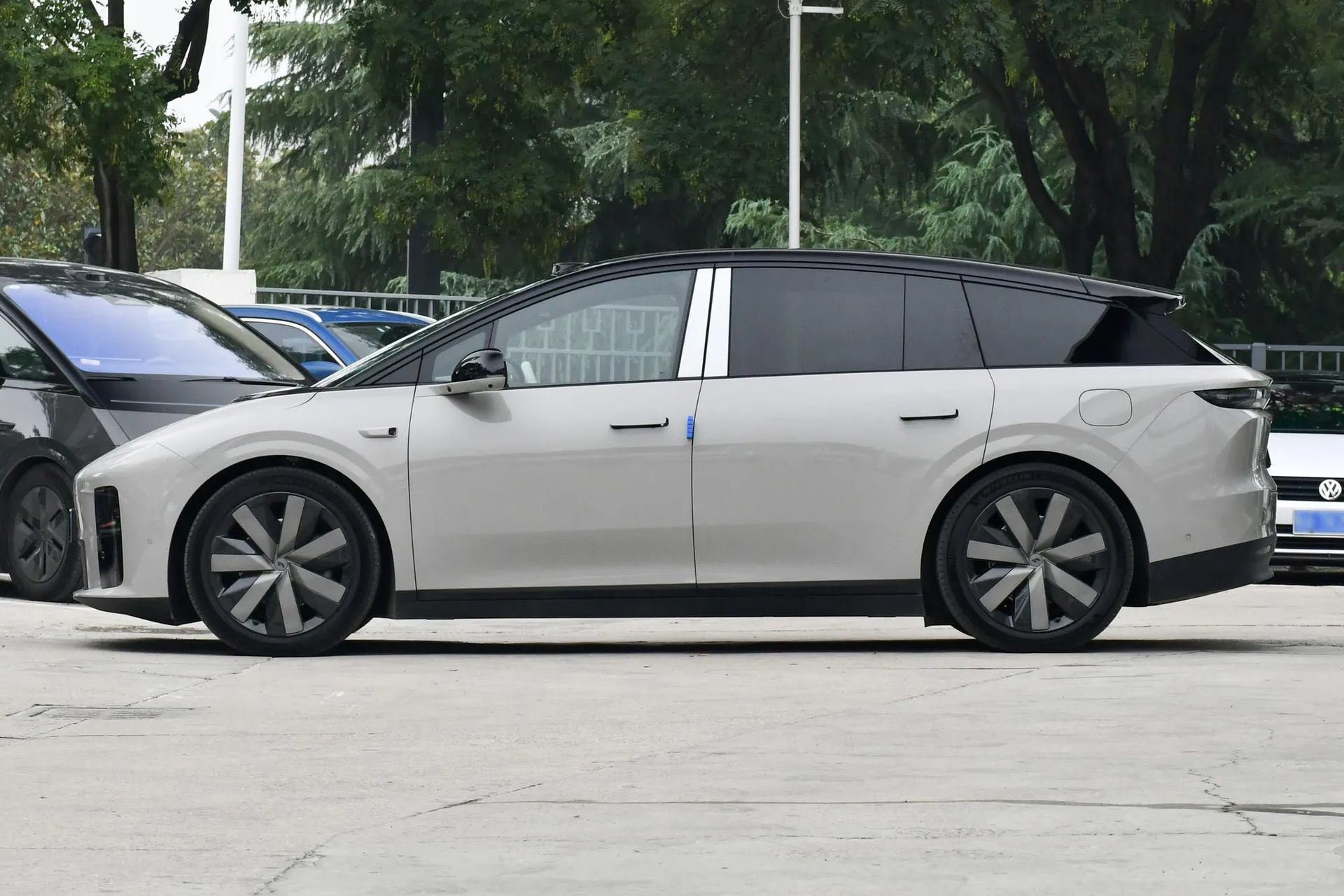  i6 RWD Standard