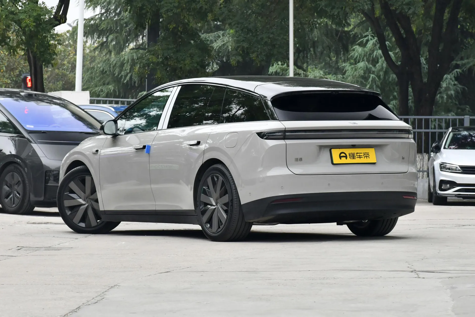  i6 RWD Standard