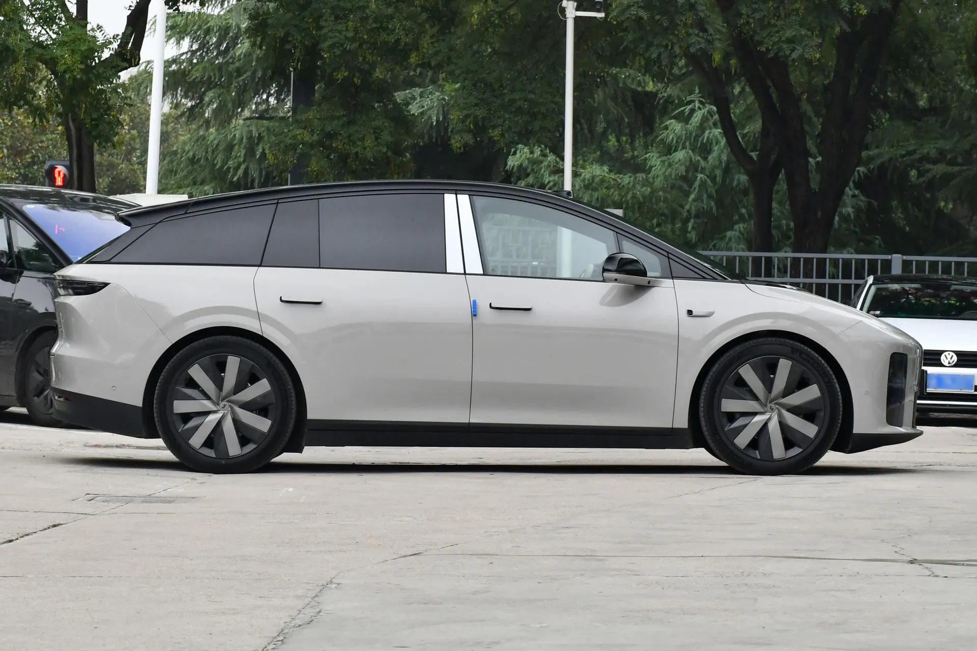  i6 RWD Standard