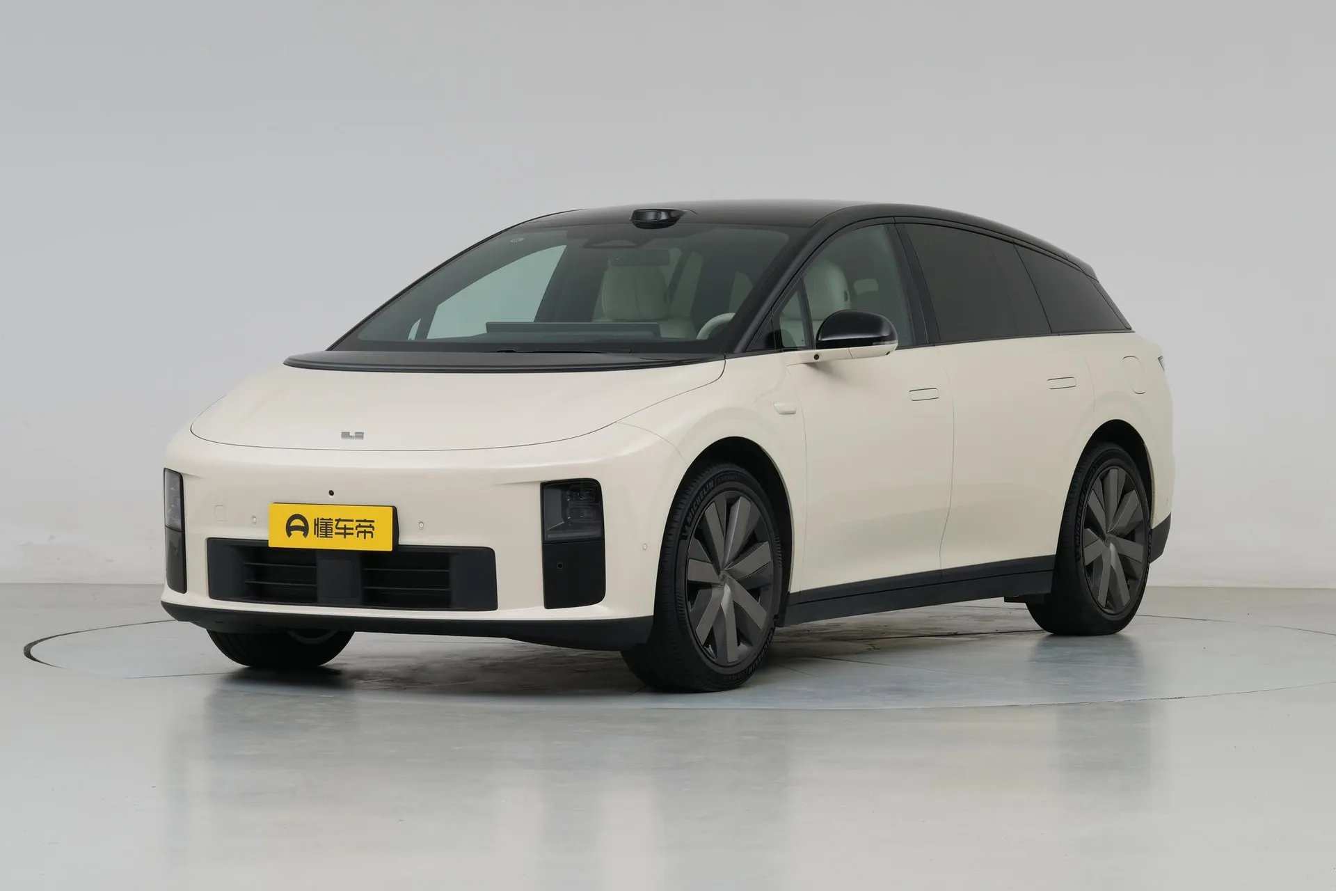  i6 RWD Standard
