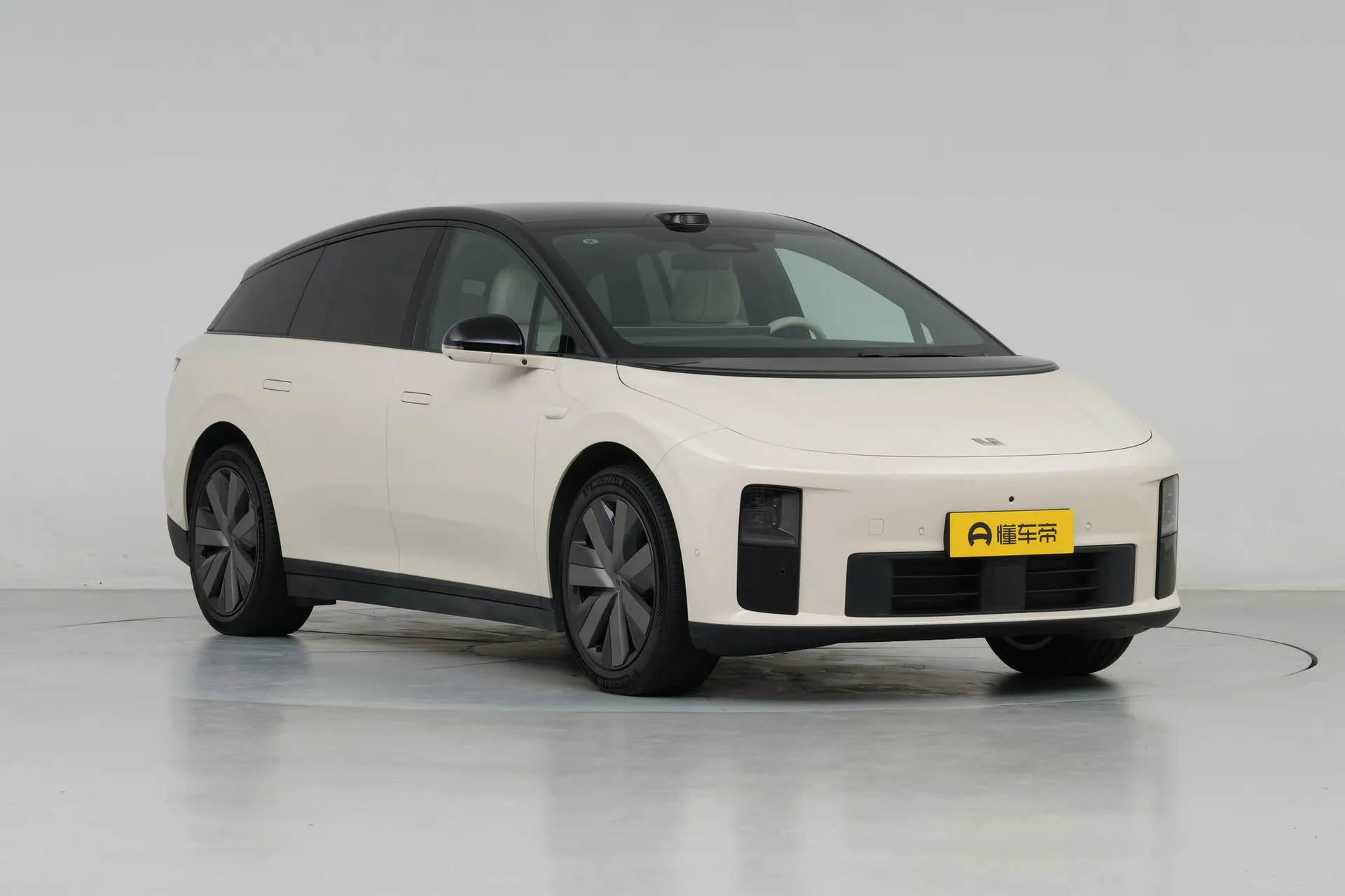 i6 RWD Standard