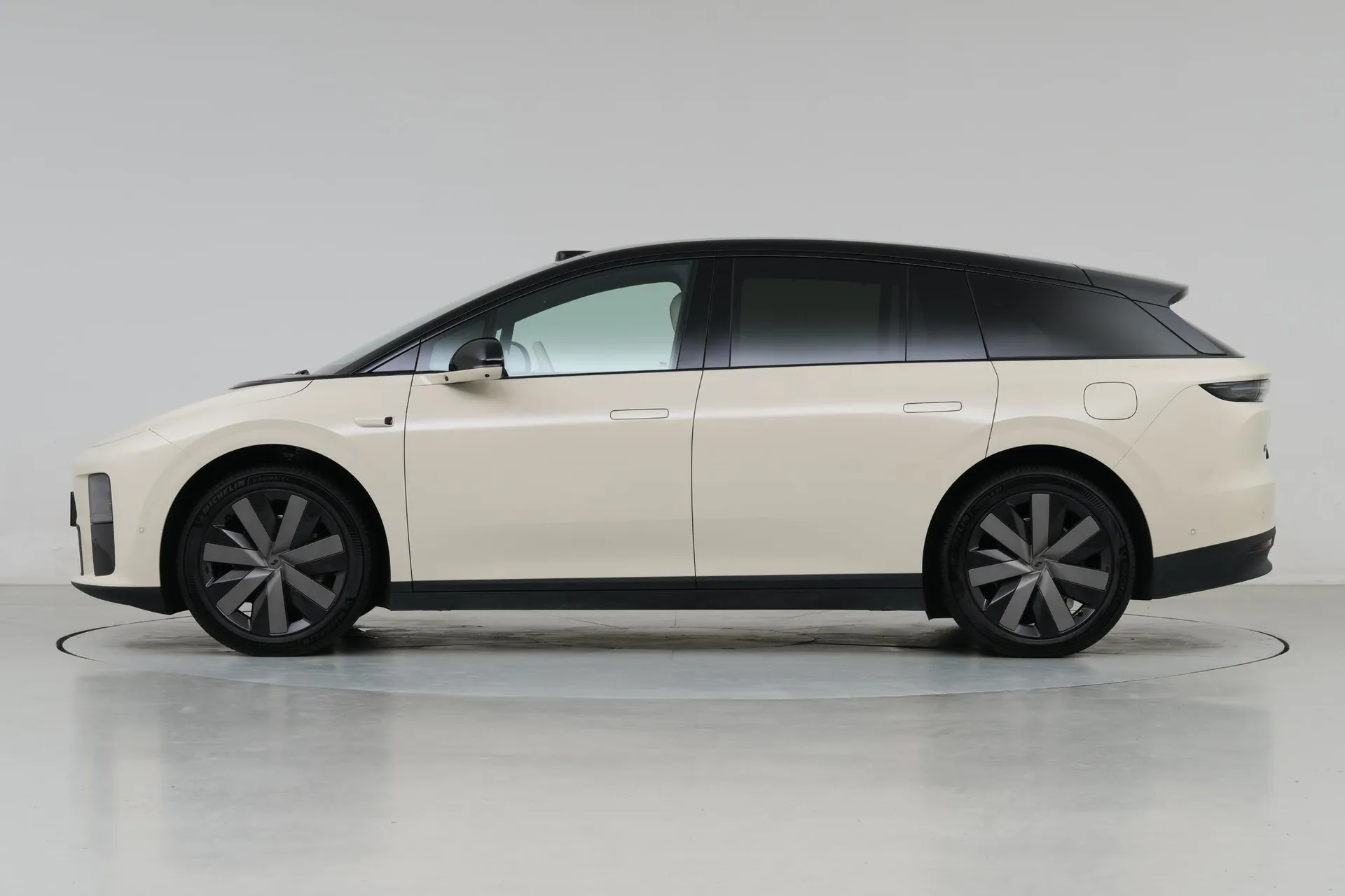  i6 RWD Standard