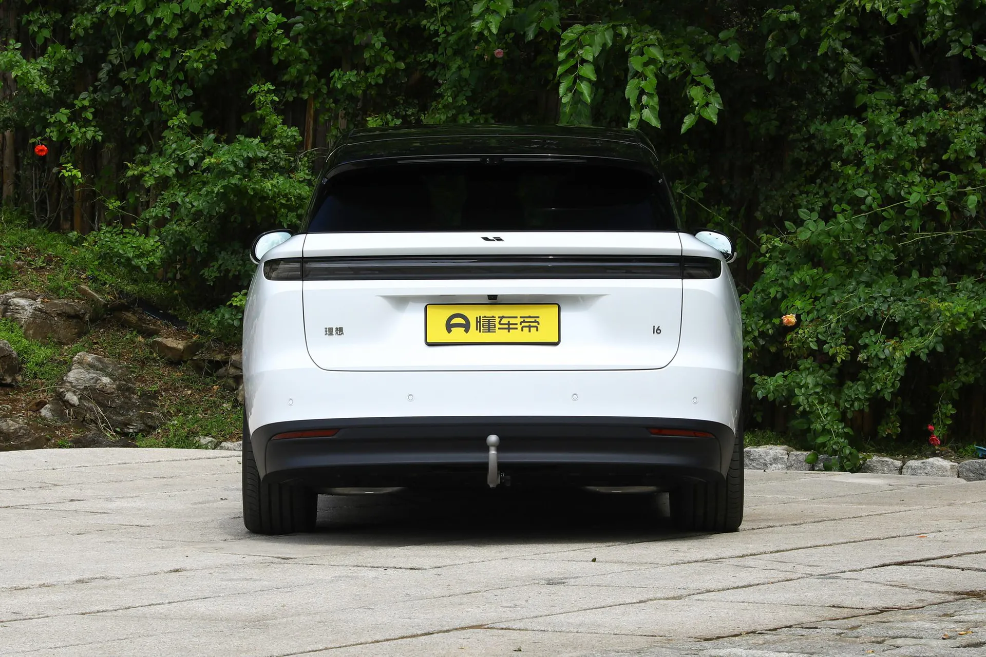  i6 RWD Standard